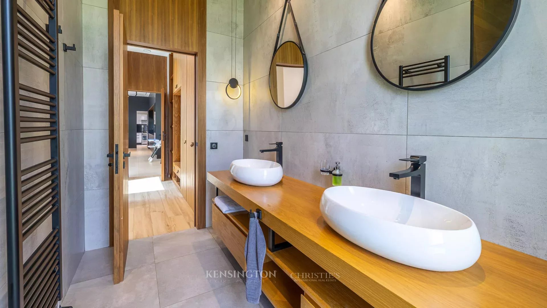 8 Bedroom Villa/Townhouse's Image 69