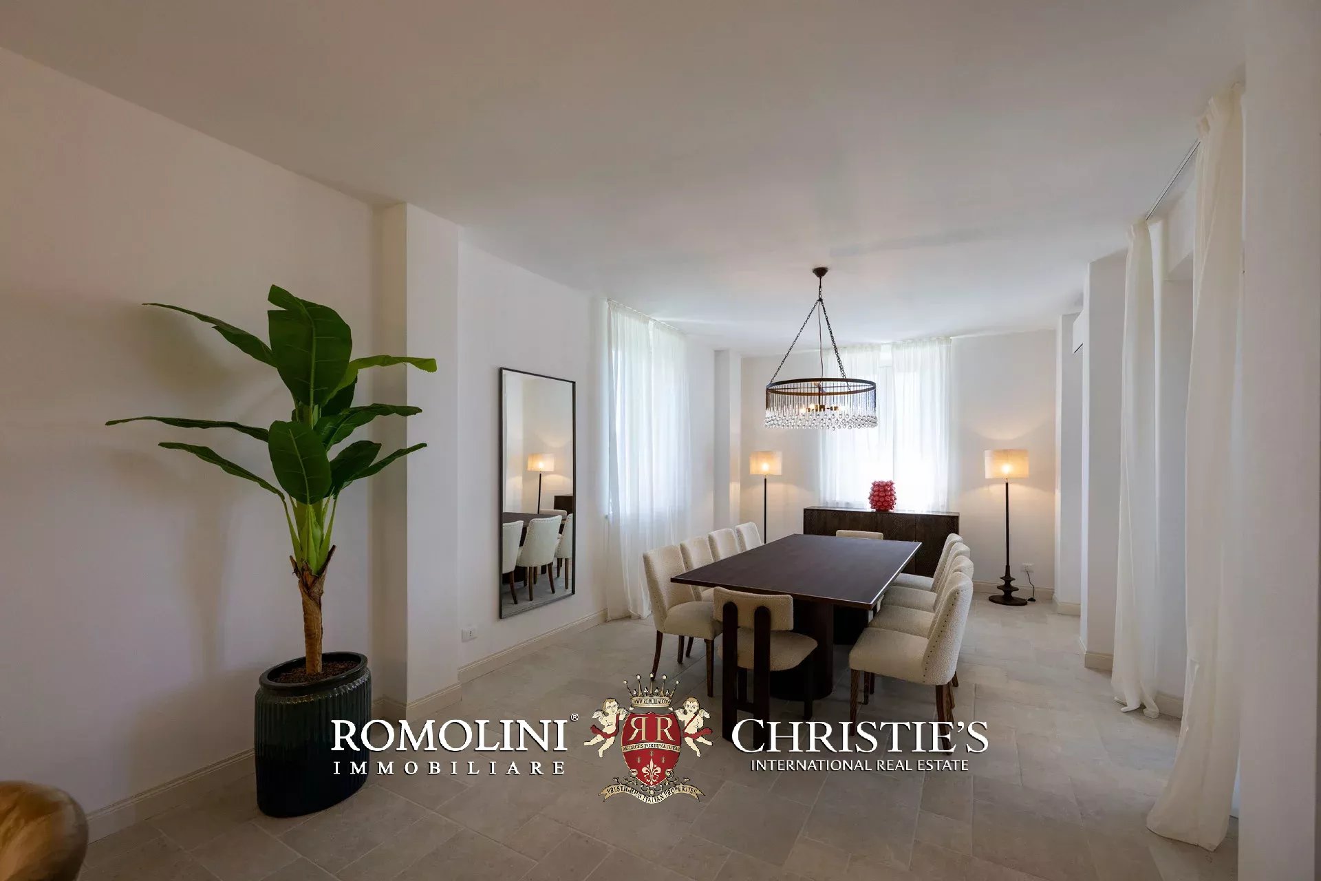 6 Bedroom Villa/Townhouse's Image 25