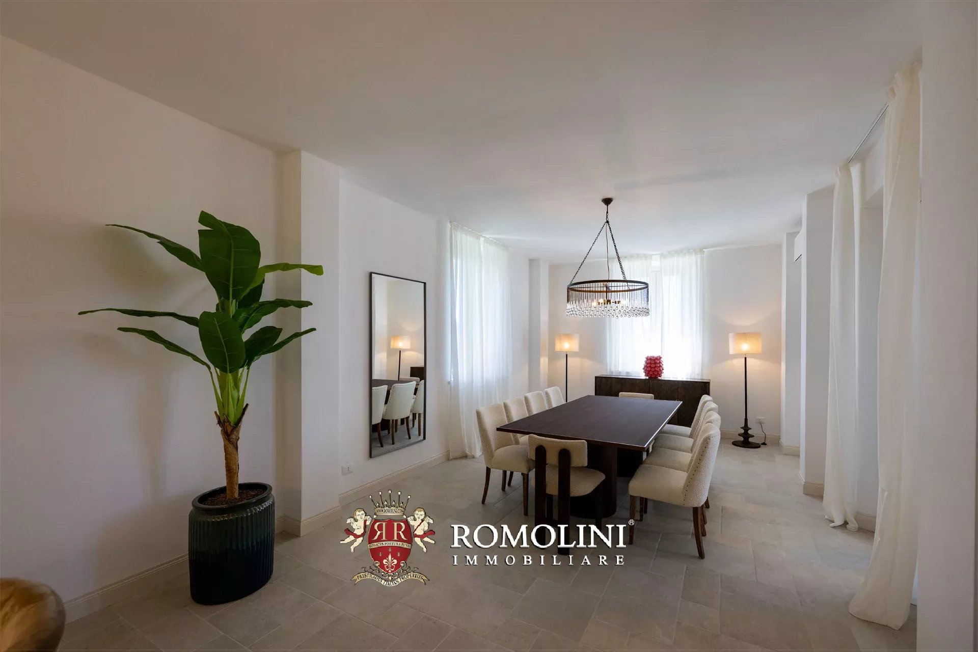6 Bedroom Villa/Townhouse's Image 25