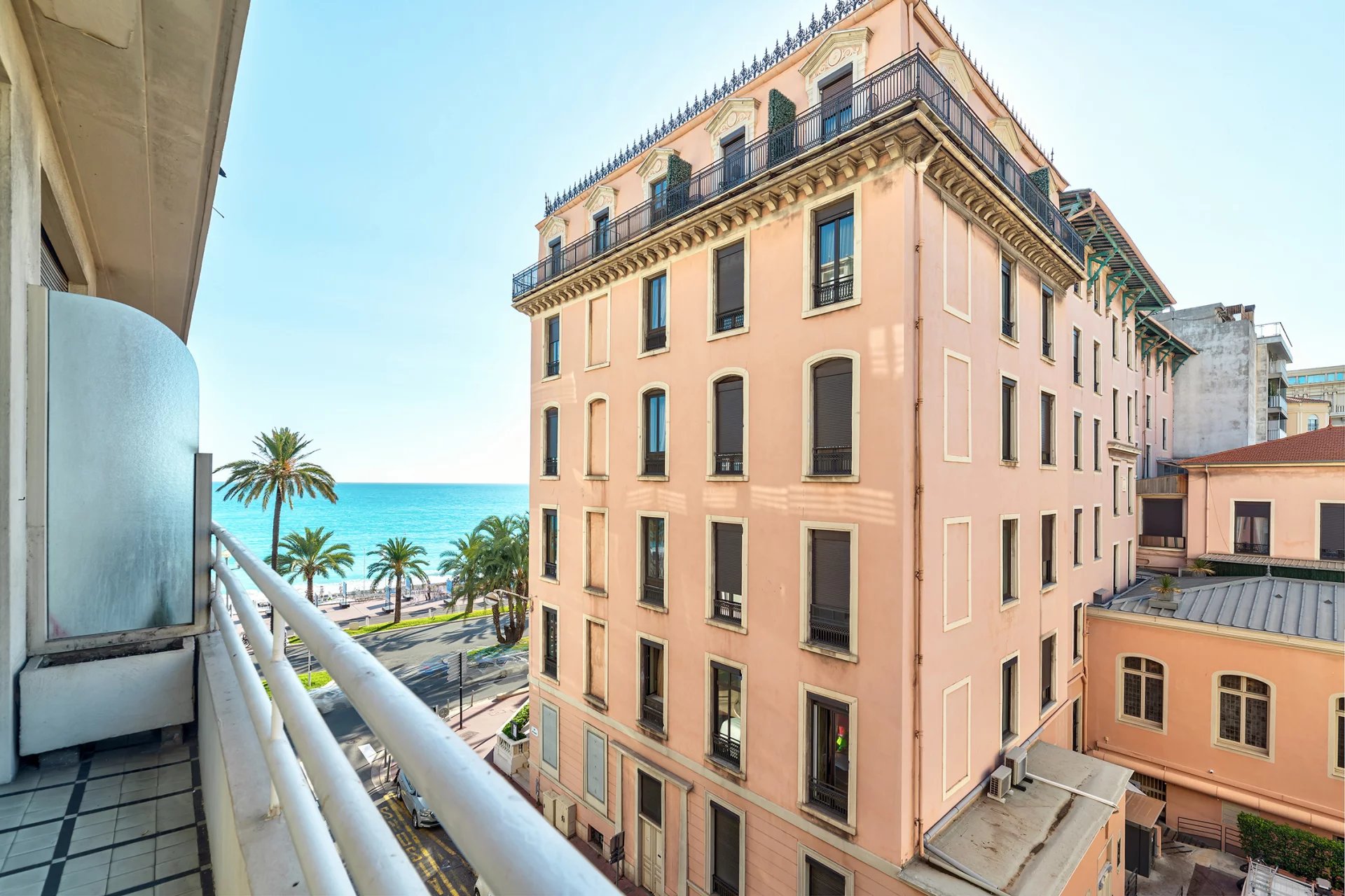 NICE: 1-bedroom apartment, terrace, high floor, Promenade des Anglais