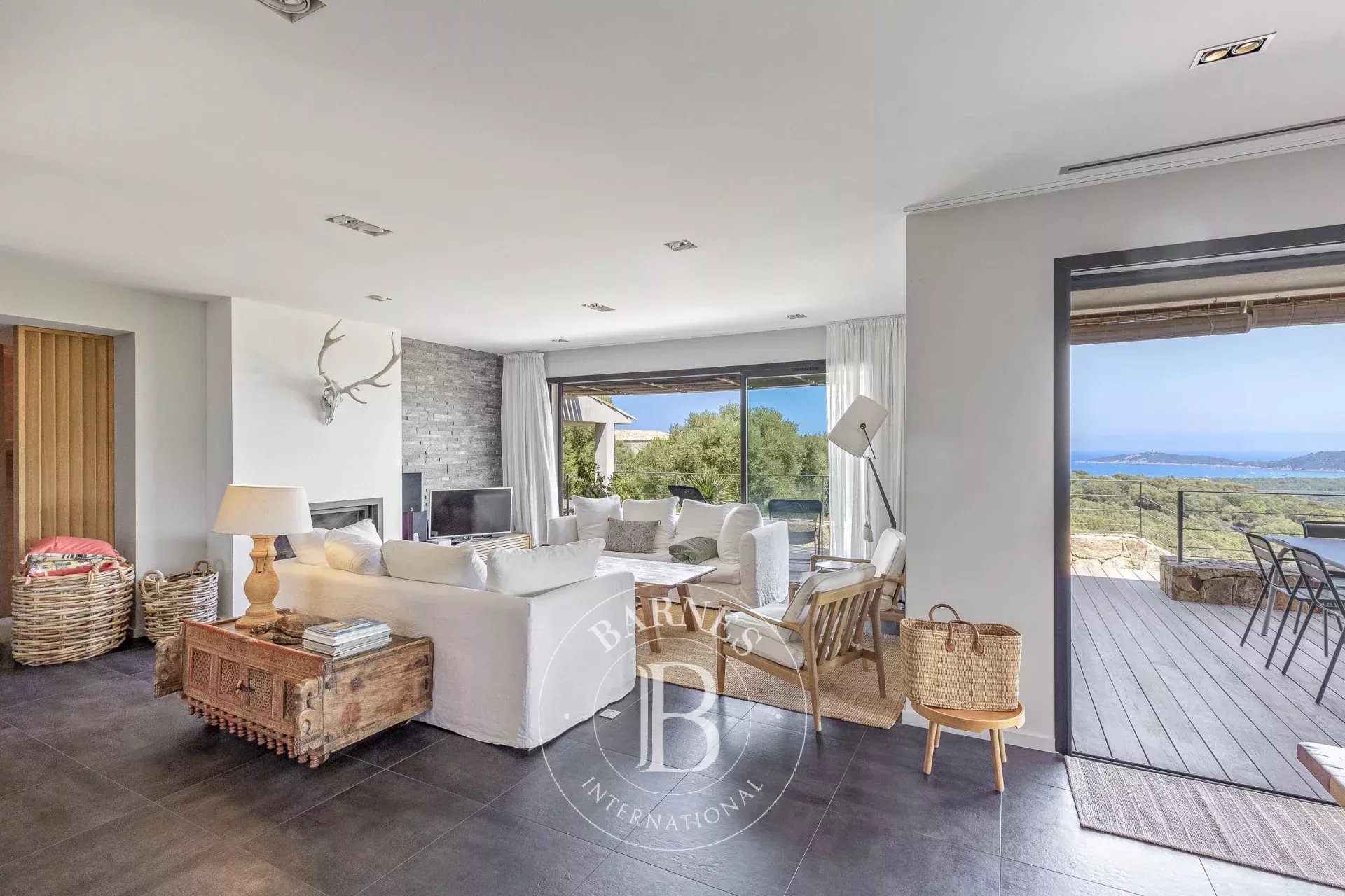 Sainte-Lucie-de-Porto-Vecchio  - Villa 6 Pi&egrave;ces 5 Chambres - picture 4