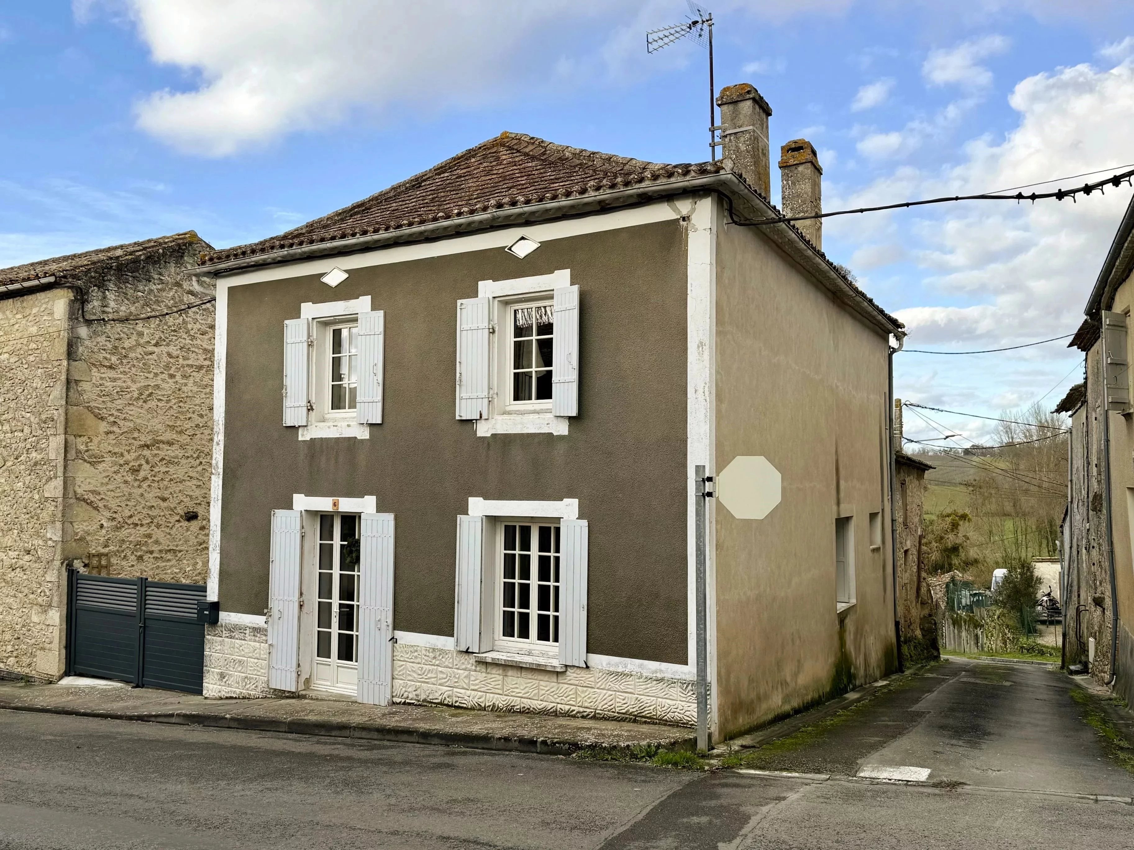 Charming townhouse with pretty walled garden