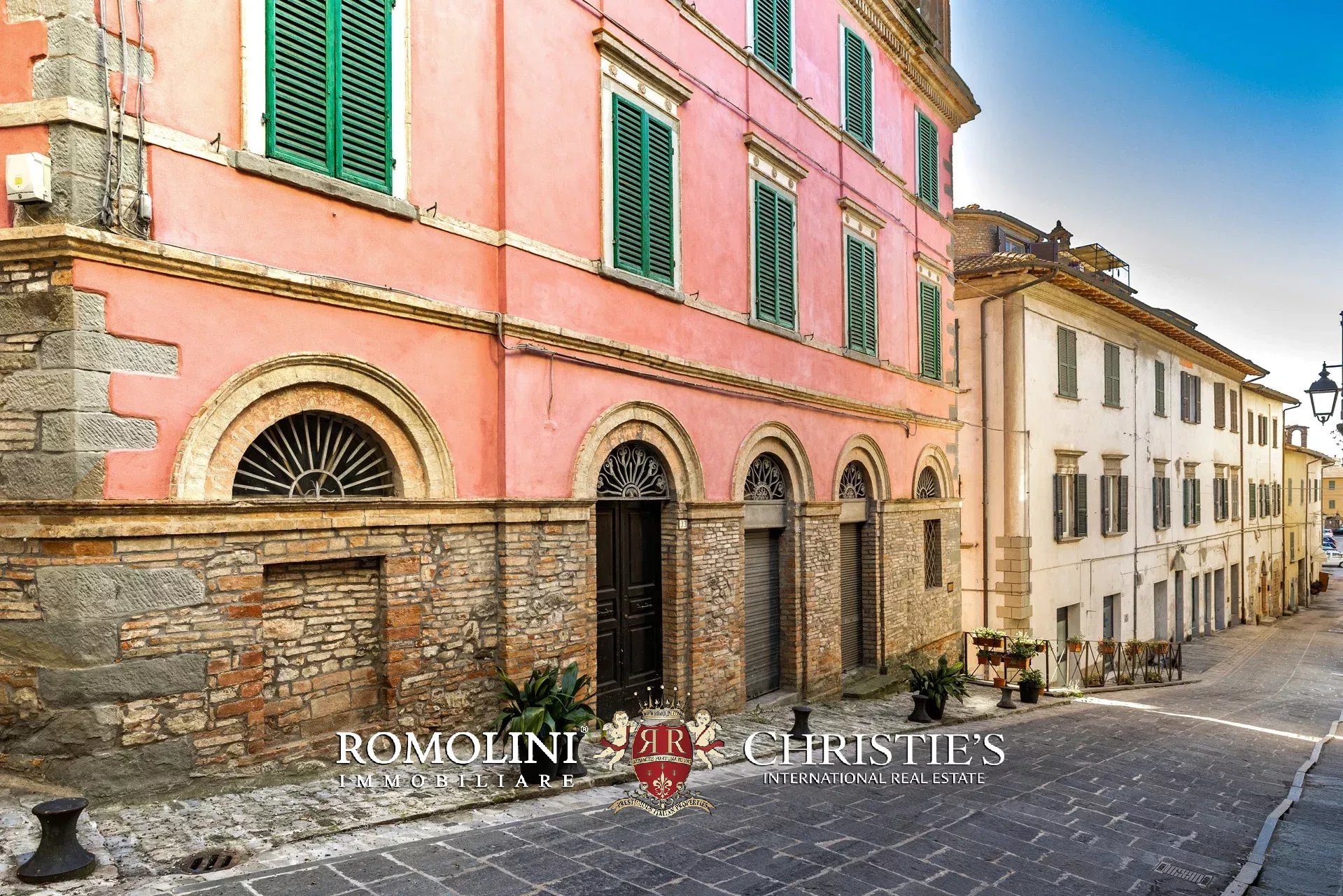  ELEGANT HISTORIC PROPERTY WITH TERRACES AND GARDEN FOR SALE IN UMBERTIDE