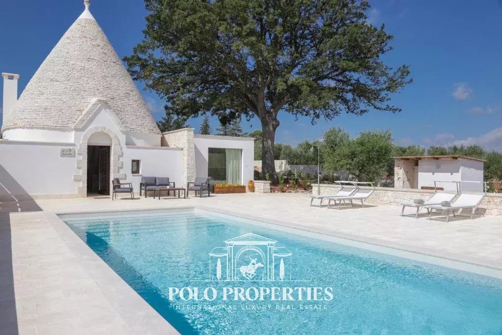 COMPLEX OF TRULLI & LAMIE