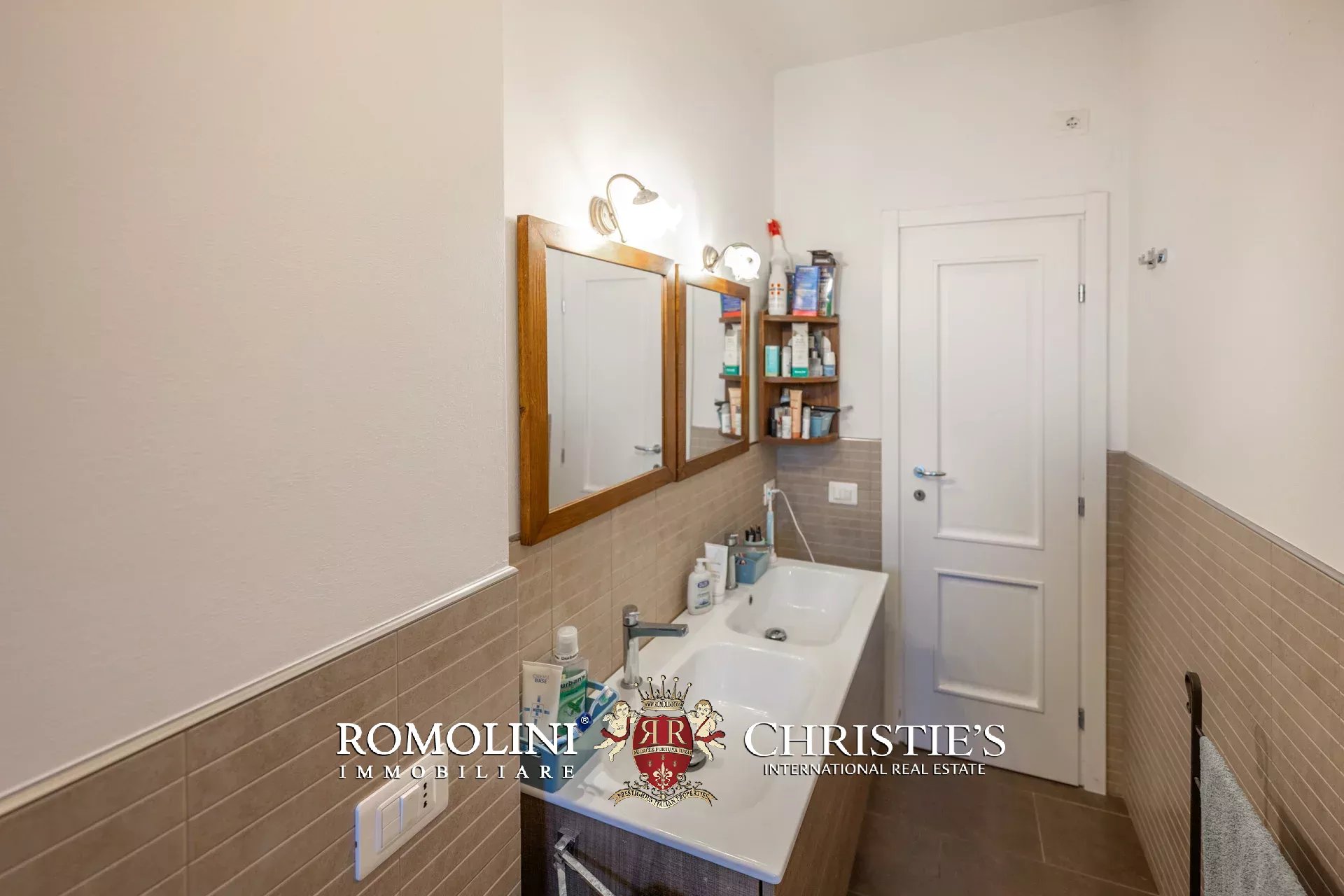 5 Bedroom Villa/Townhouse's Image 29