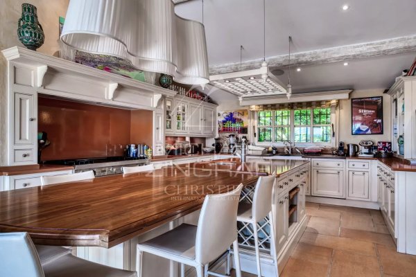 Mougins - Exclusive Listing - Provençal-style property with panoramic views of the village and the sea — photo 6