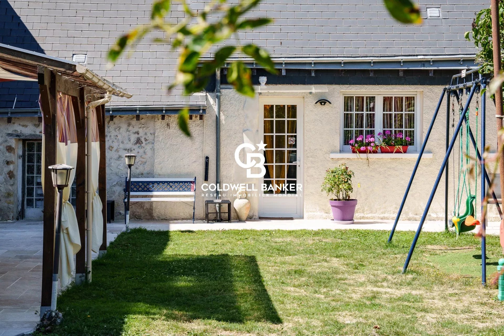 PROPRIÉTÉ AVEC PISCINE ET ACTIVITÉ DE CHAMBRES D’HÔTES