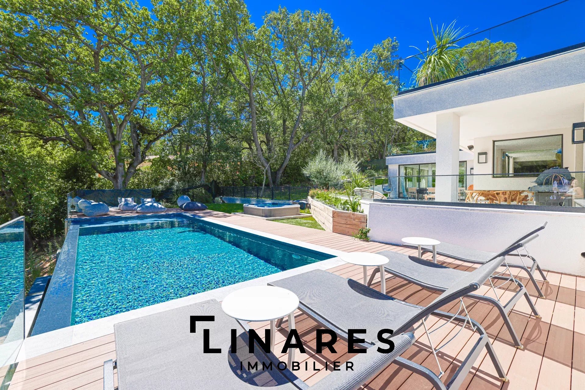 LA SENSATIONNELLE - Villa T7 de 520m2 - Terrain de 6700m2 + Piscine + Dépendance - Aix en Provence