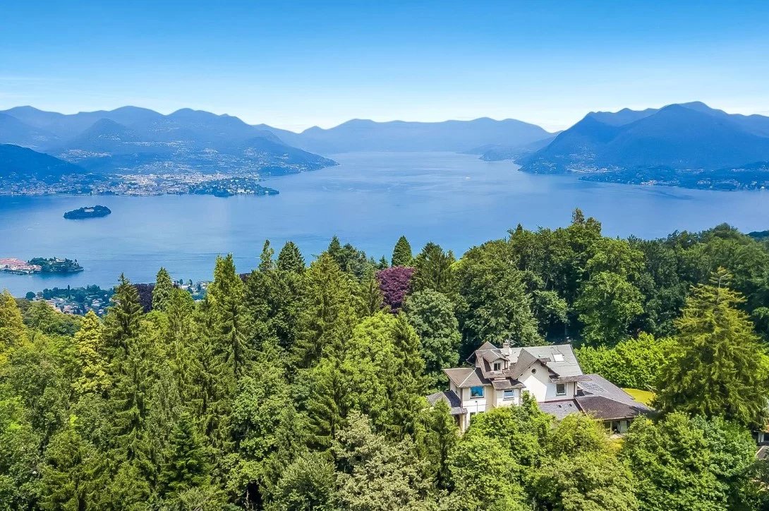 Il Gioiellino: Prestigiosa Villa di Lusso con Spa sul Lago Maggiore