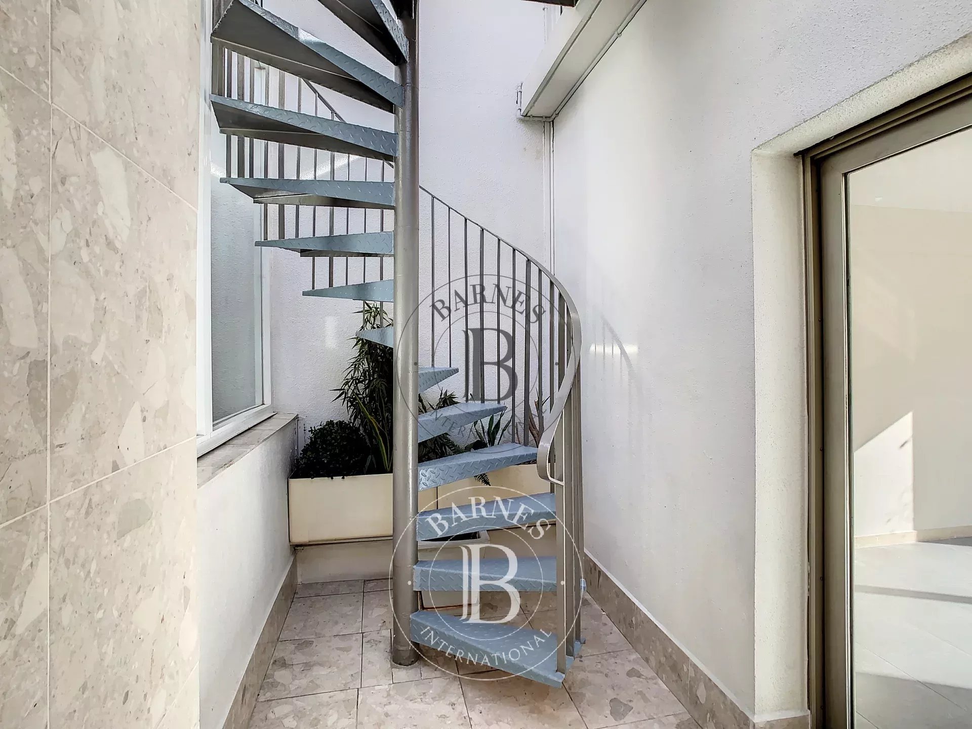 Daire Paris 8ème - picture 10