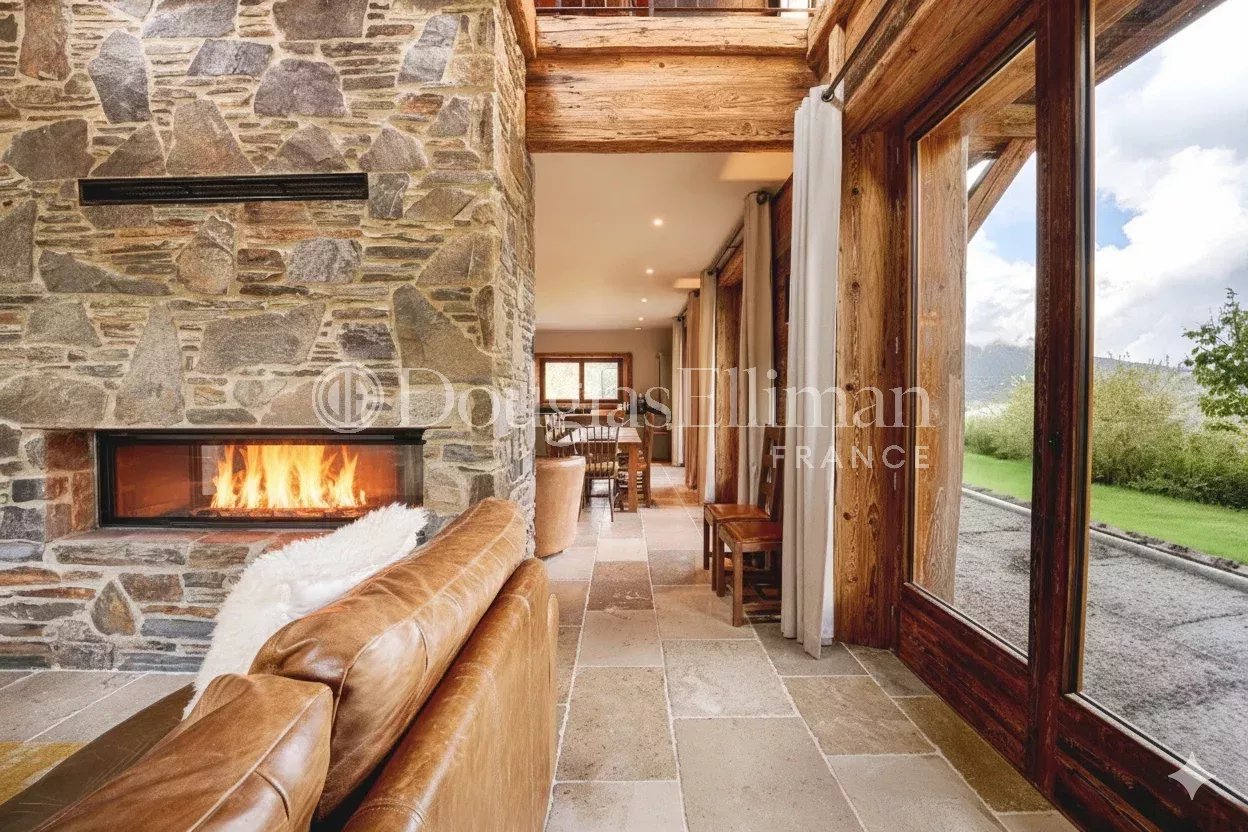 LES HOUCHES – Une ferme traditionnelle magnifiquement rénovée - Image nᵒ3