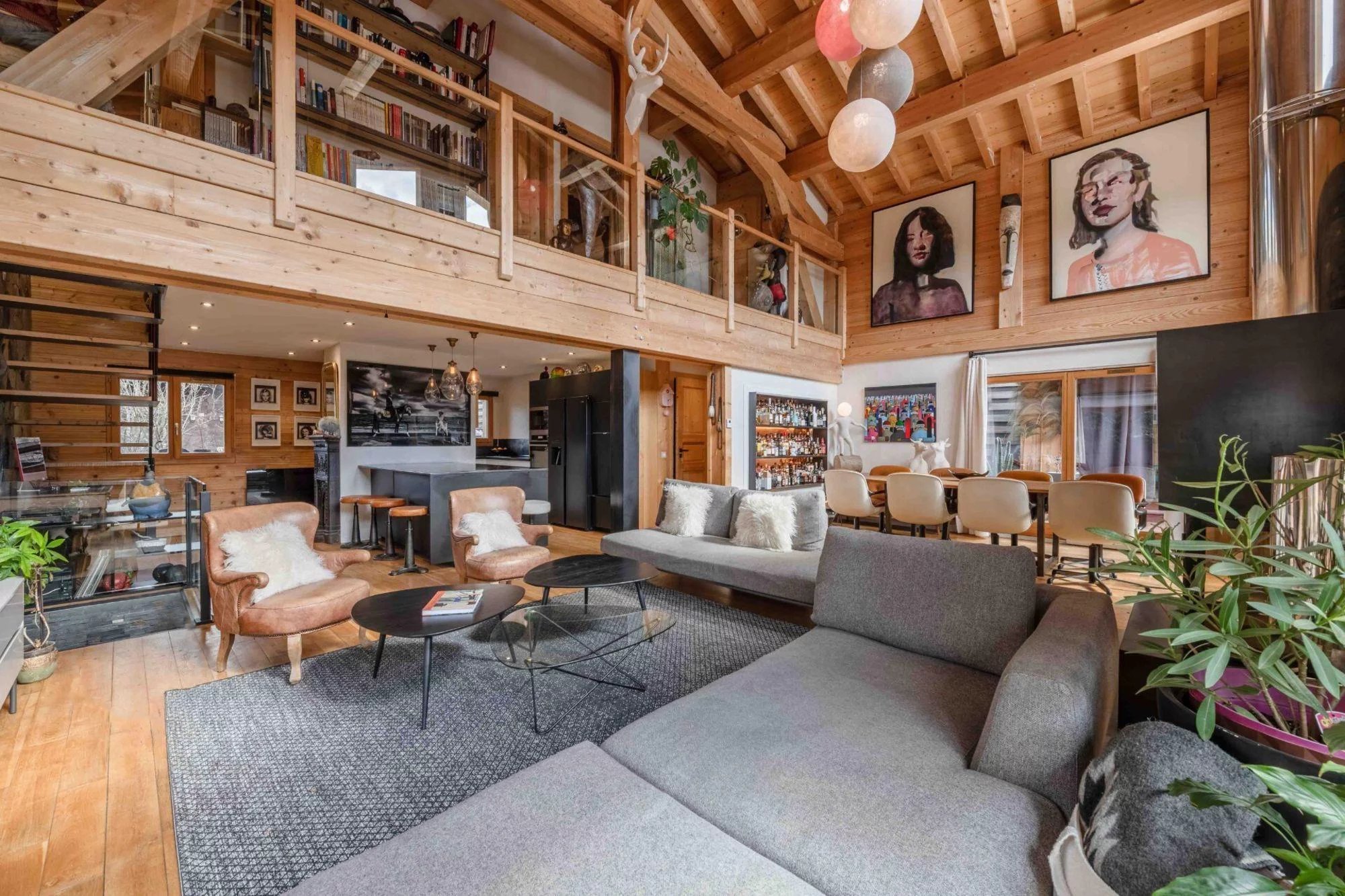 Stunning chalet with 5 en-suite bedrooms and Mont-Blanc views