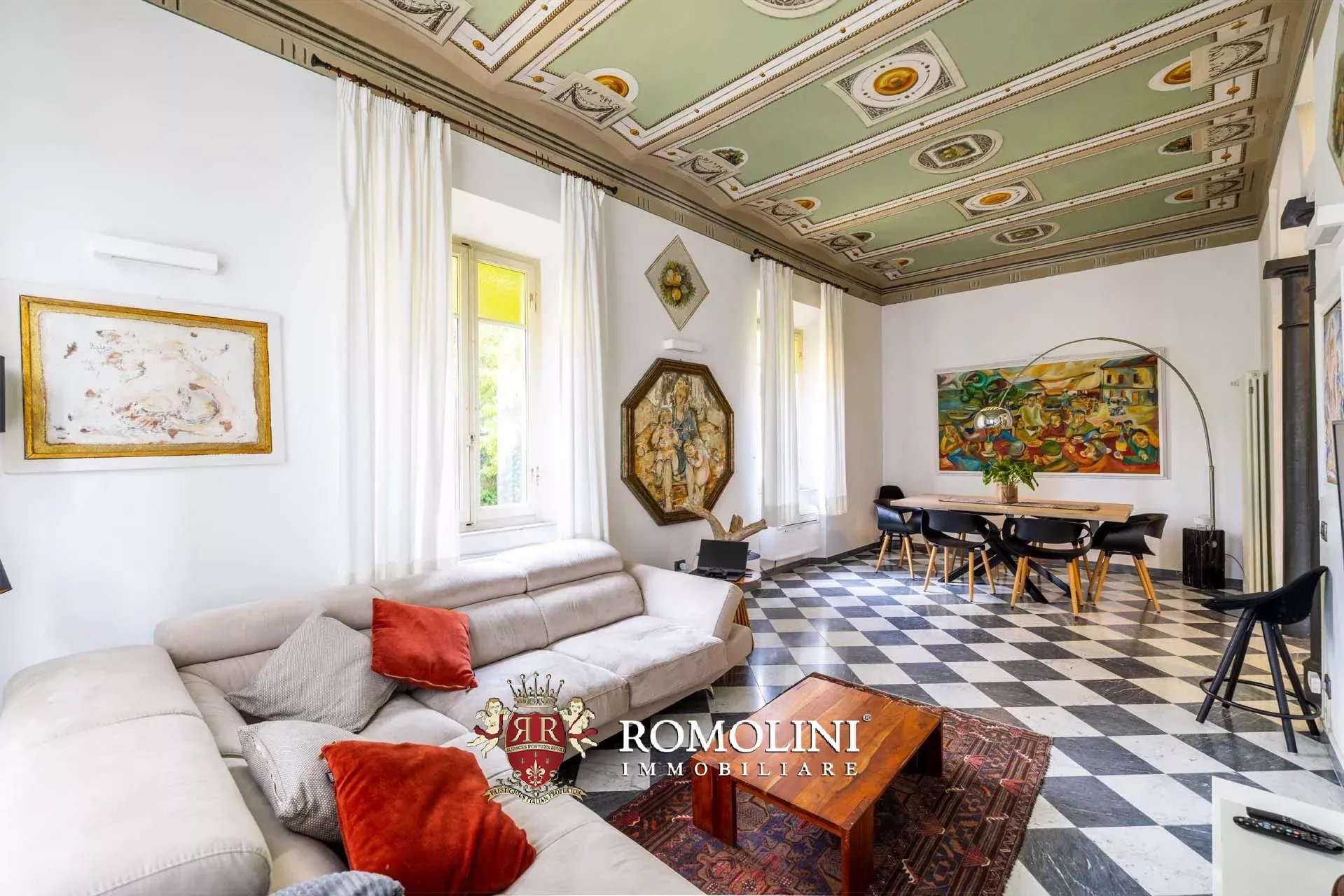 6 Bedroom Villa/Townhouse's Image 16