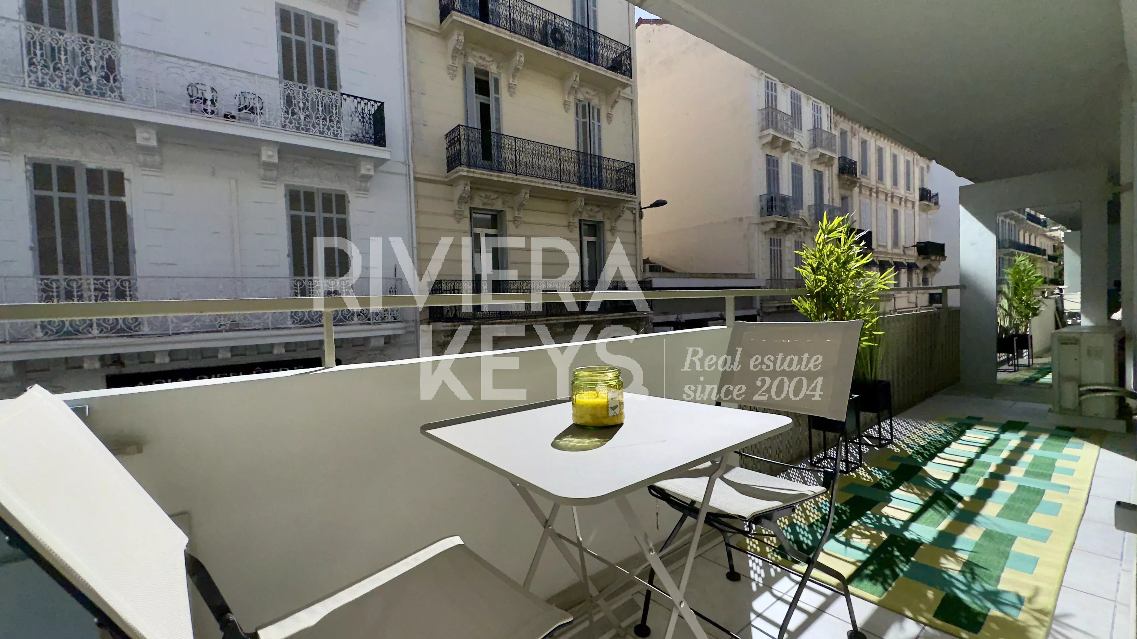 CANNES – Banane : Magnifique appartement 2 pièces rénové avec grande terrasse