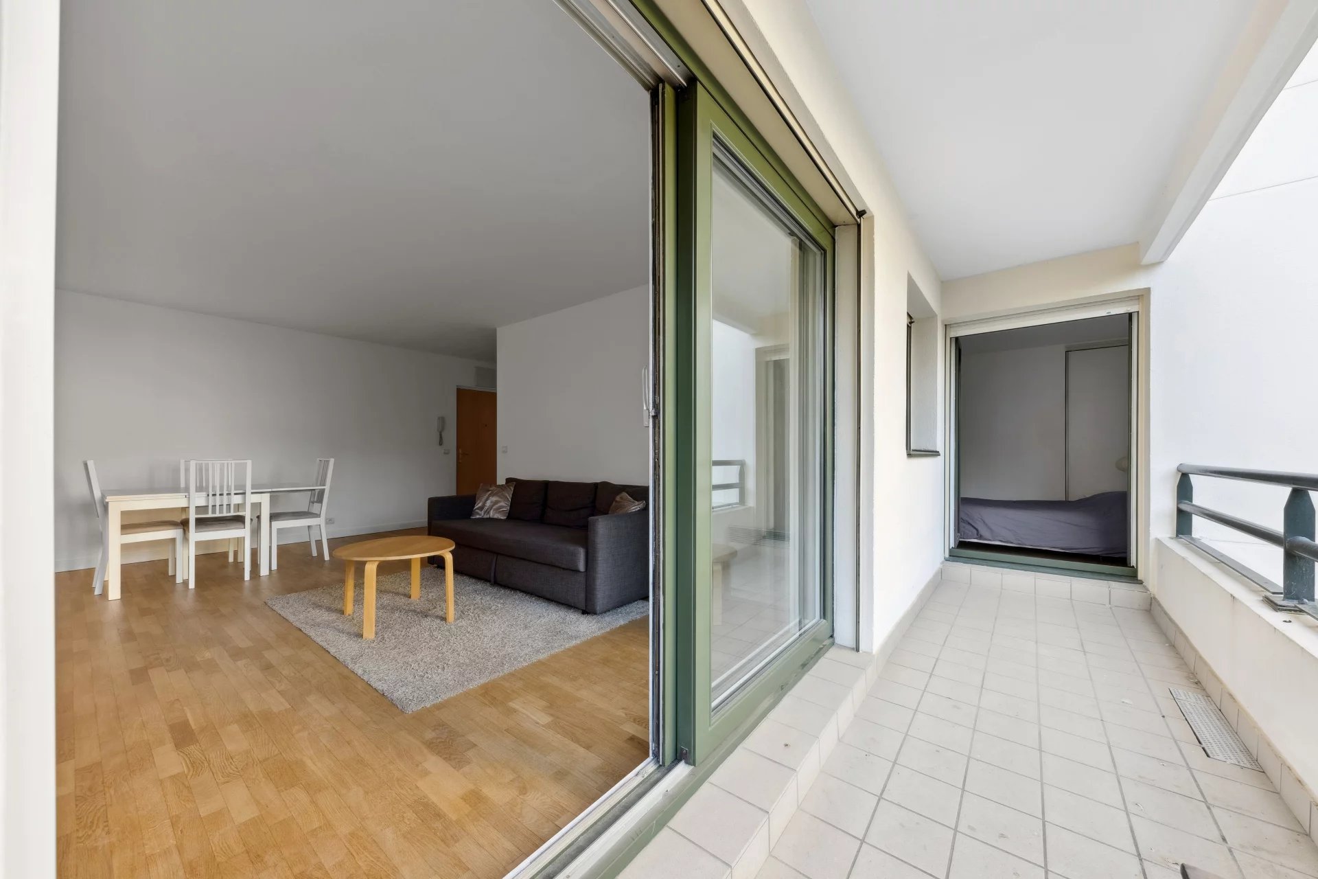 Boulogne-Billancourt / (Porte de Saint-Cloud) - Deux pièces au calme - Immeuble de standing