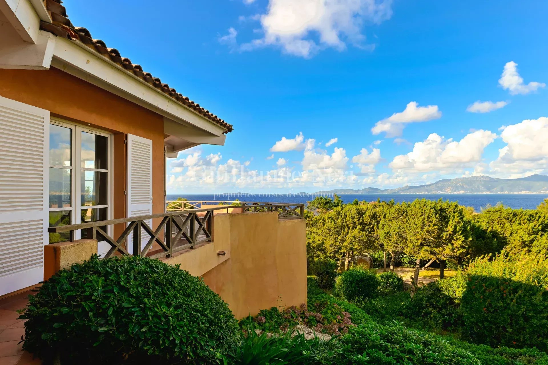 Villa d'exception en bord de mer — Golfe d'Ajaccio