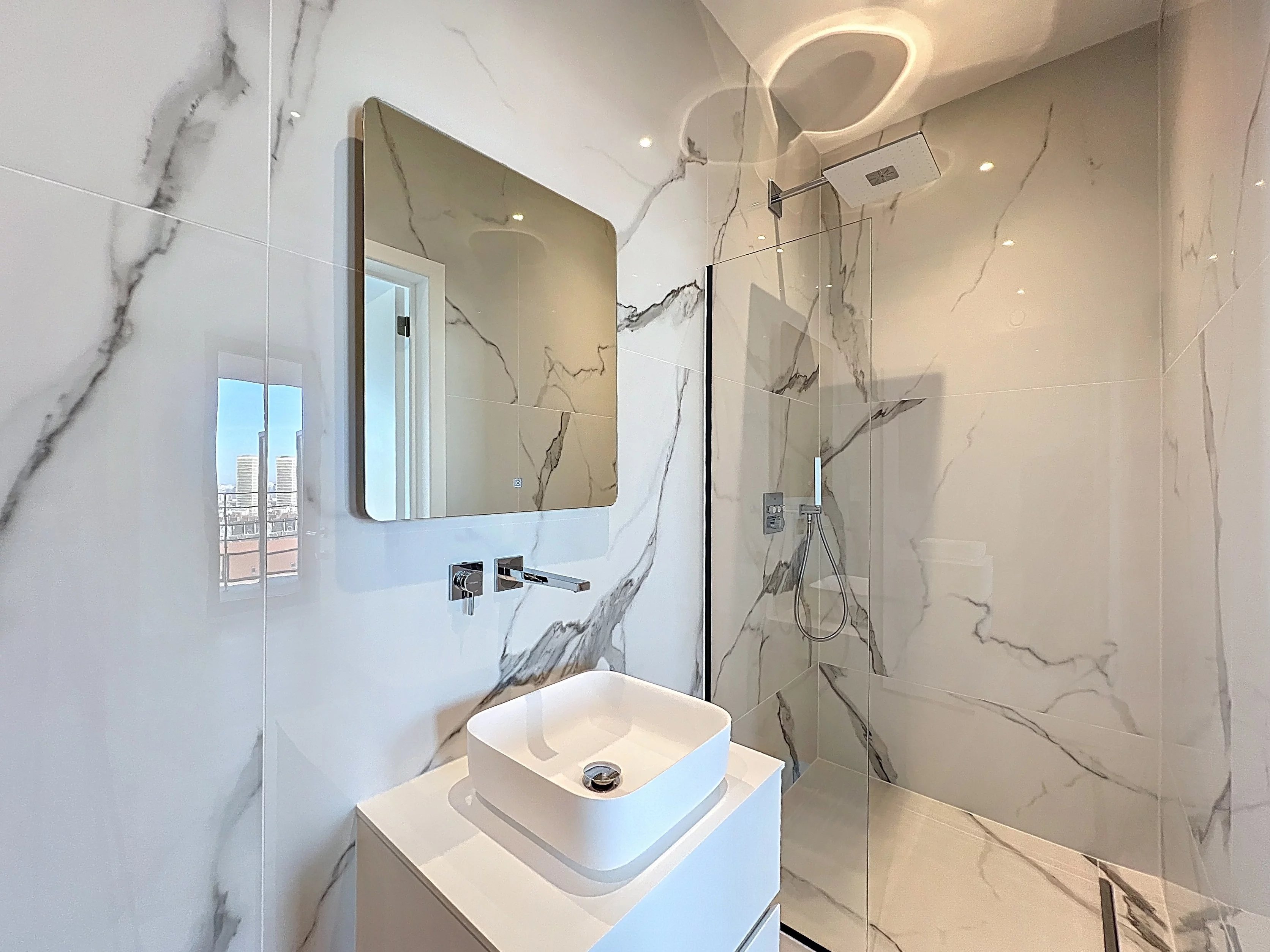 Ixelles - Very nice bright 4 bedroom terrace apartment