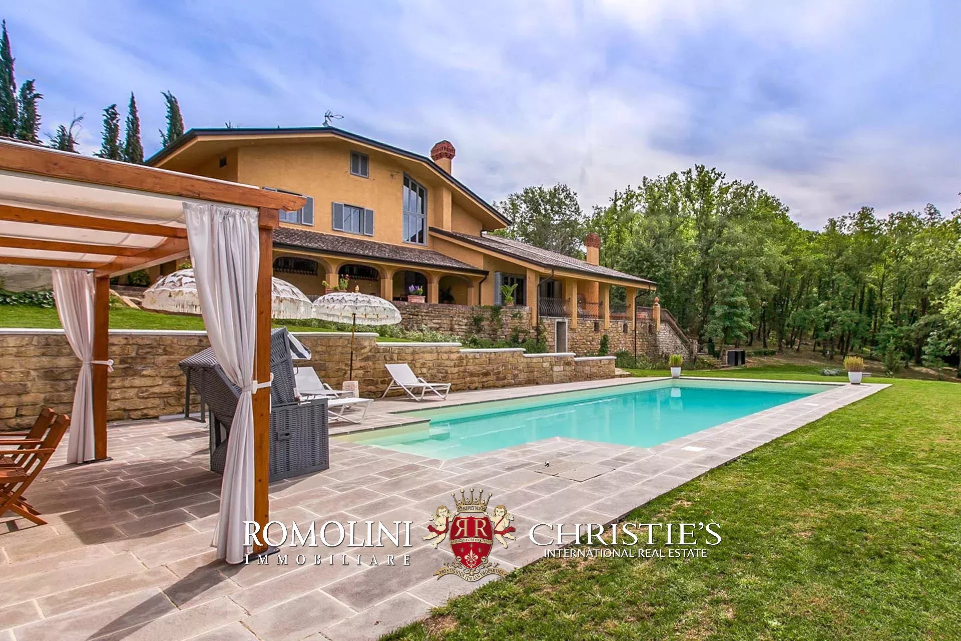 5 Bedroom Villa/Townhouse's Image 3