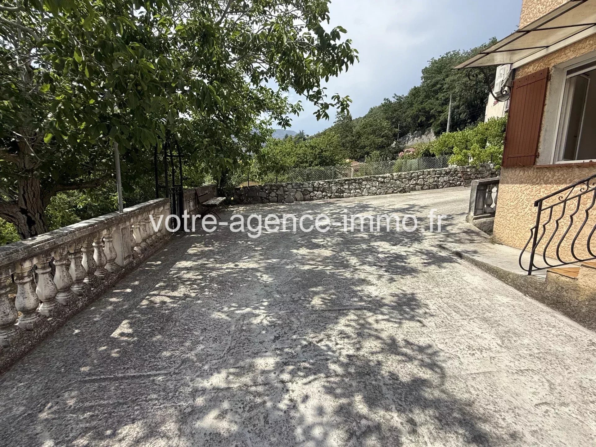 Contes, 3 pieces avec jardin et garage