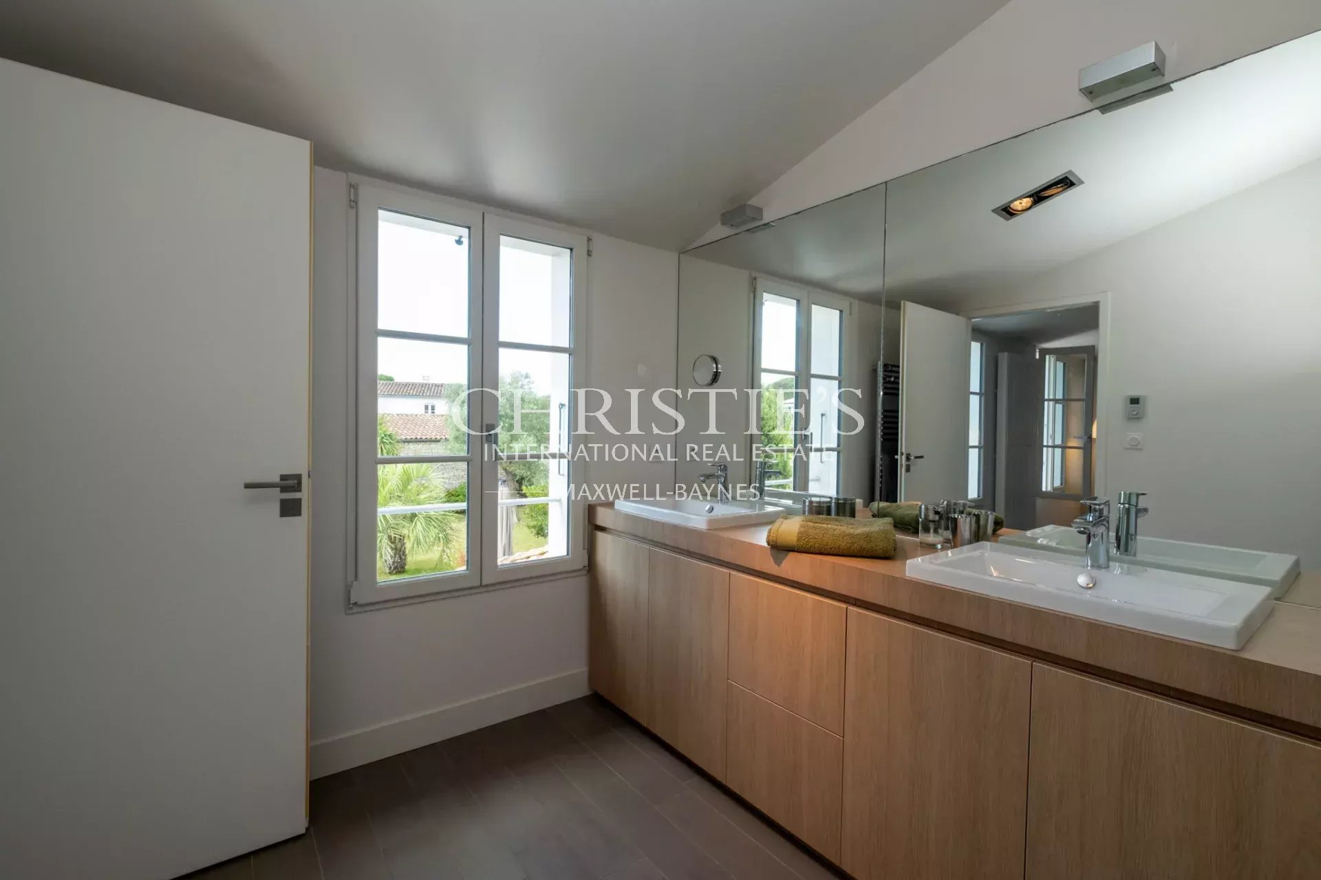 5 Bedroom Villa/Townhouse's Image 20