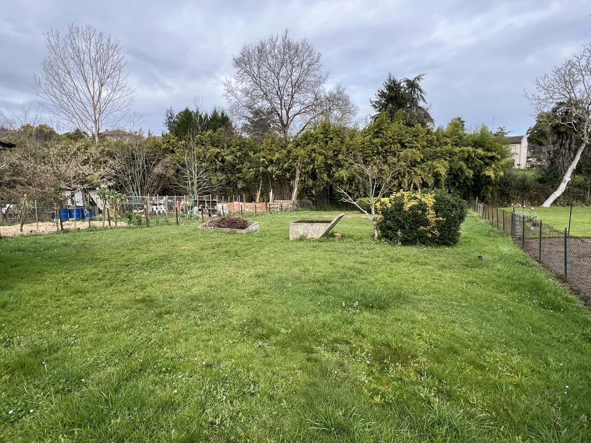 Maison T4 de plain pied sur 878m2 de jardin située à Nogaro au calme