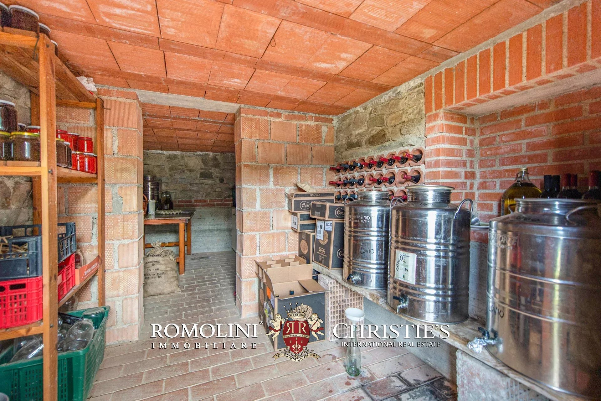 FARMHOUSE WITH PANORAMIC VIEWS FOR SALE IN TUSCANY, CAPRESE MICHELANGELO