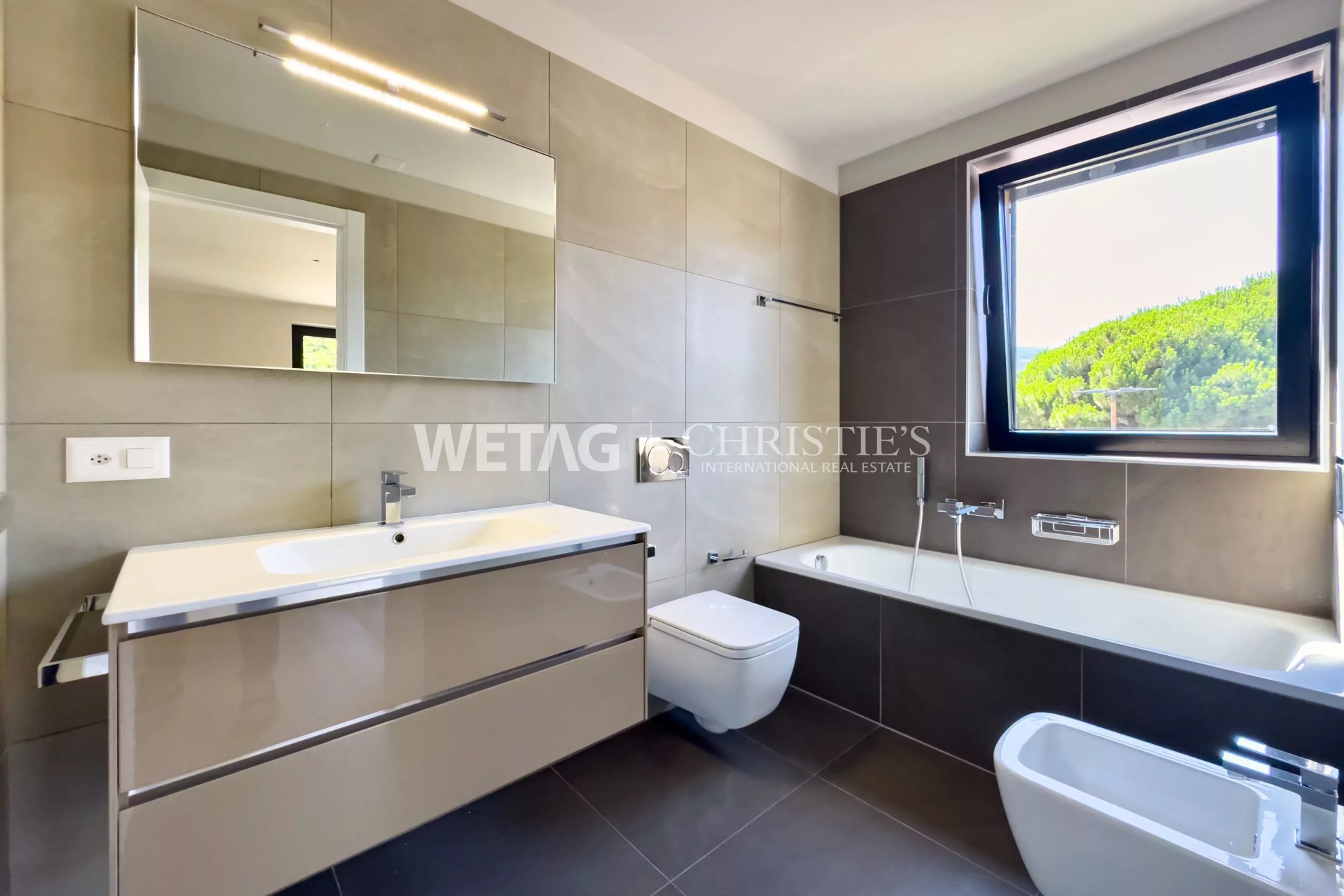 2 Bedroom Apartment/Flat's Image 5