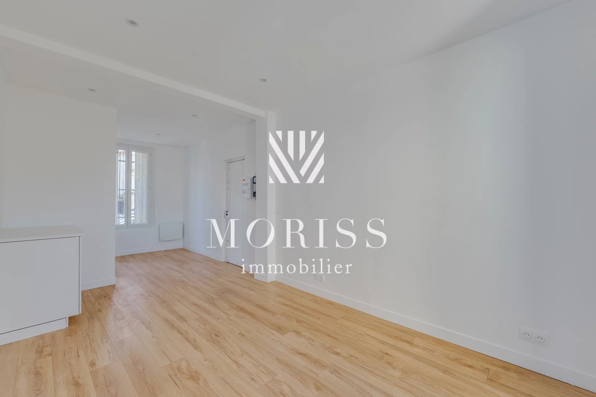 STUDIO DE  22M² - REFAIT A NEUF - Image Array