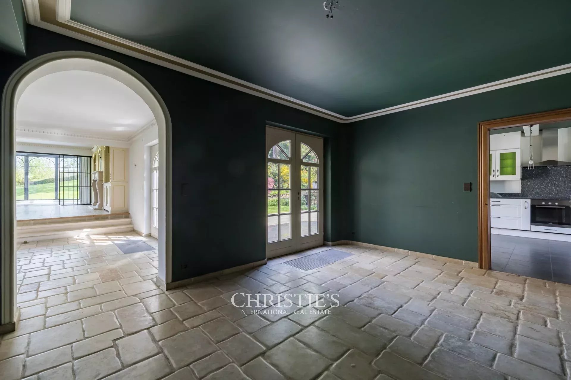 OPTIE - Lasne - Klassieke villa met bijgebouw op 75 are
