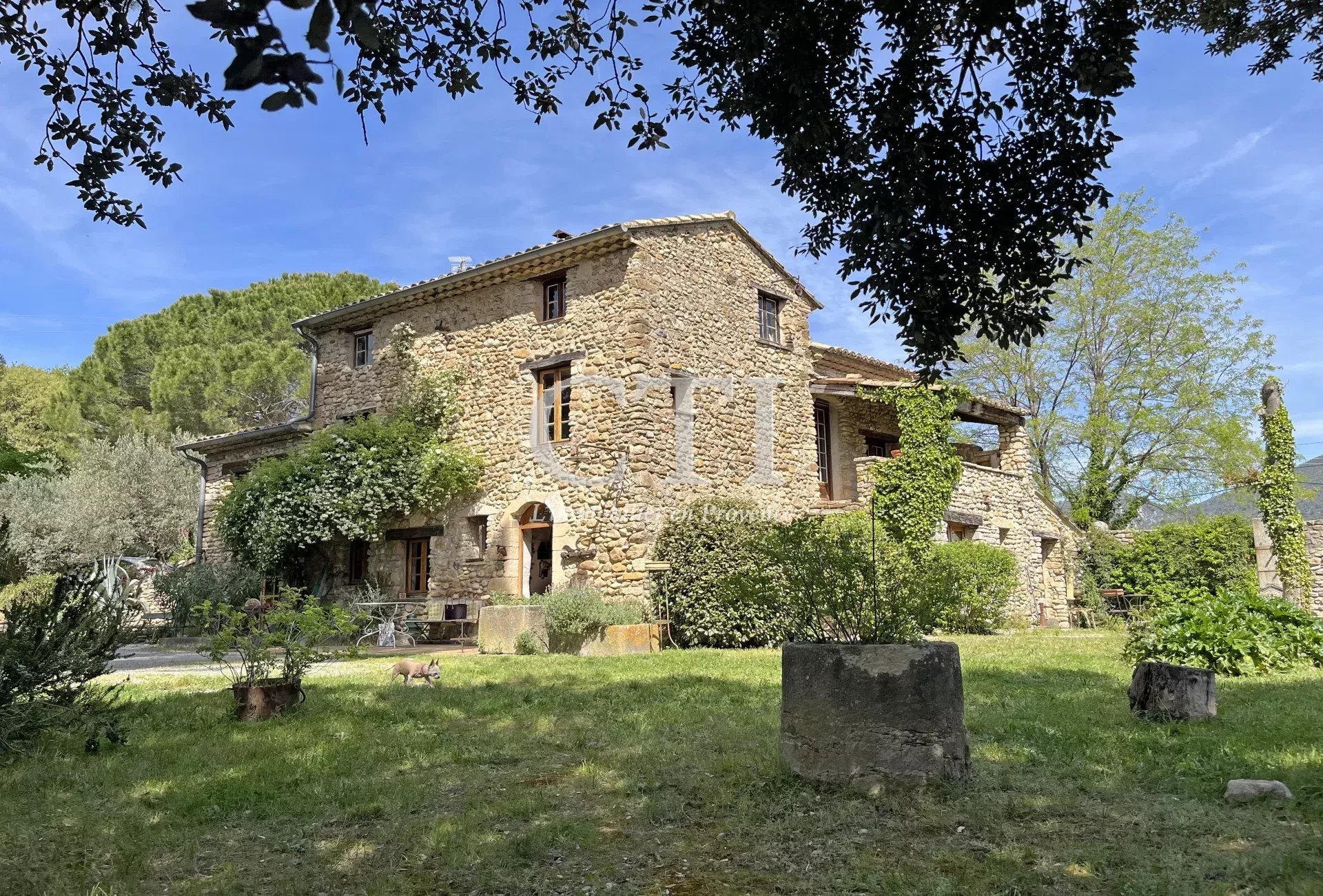 A VENDRE CTI VAISON - GRANGE NYONS MAISON CAMPAGNARDE PIERRE ANCIEN PRORIETE FAMILIALE RUSTIQUE VUE PANORAMIQUE CALME CAMPAGNE JARDIN 