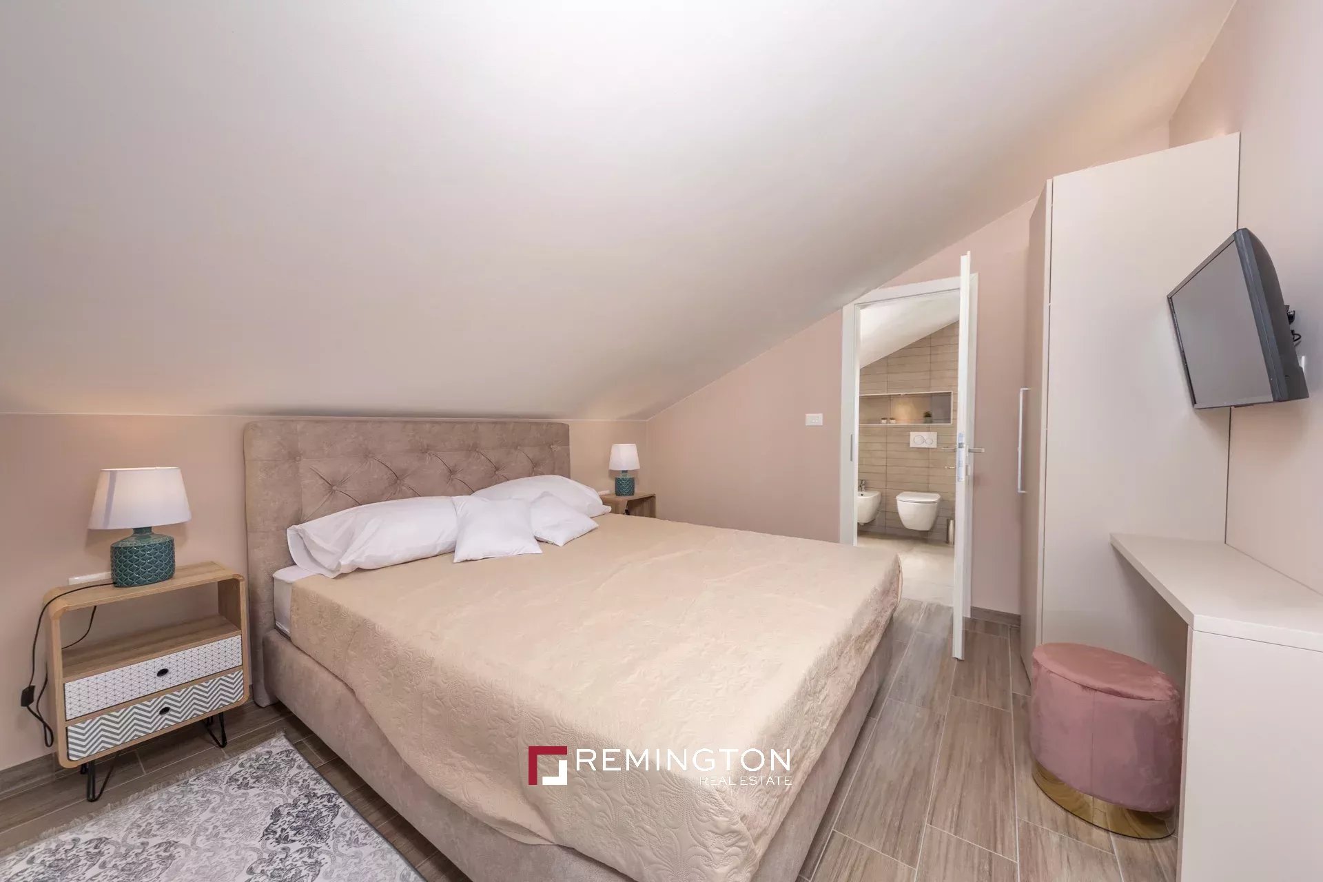6 Bedroom Villa/Townhouse's Image 4