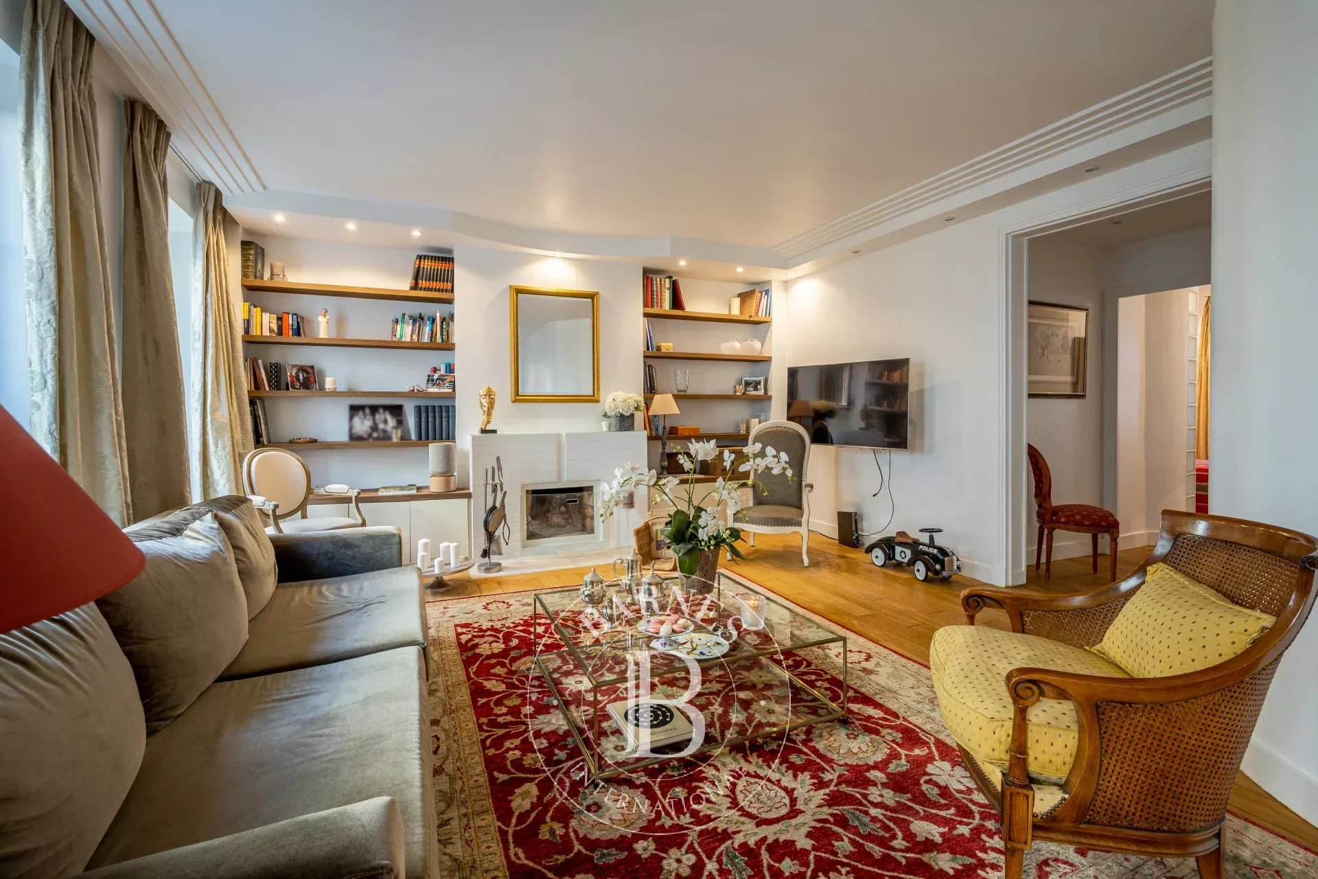 4-BEDROOM FAMILY APARTMENT FOR SALE - NEUILLY / CHEZY PERRONET