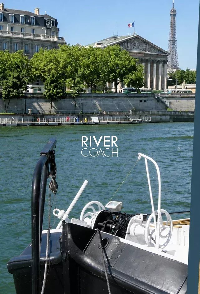 Péniche à vendre avec terrasse et vue panoramique sur les monuments de Paris – Tuileries - Concorde, Paris 8ème arrondissement.