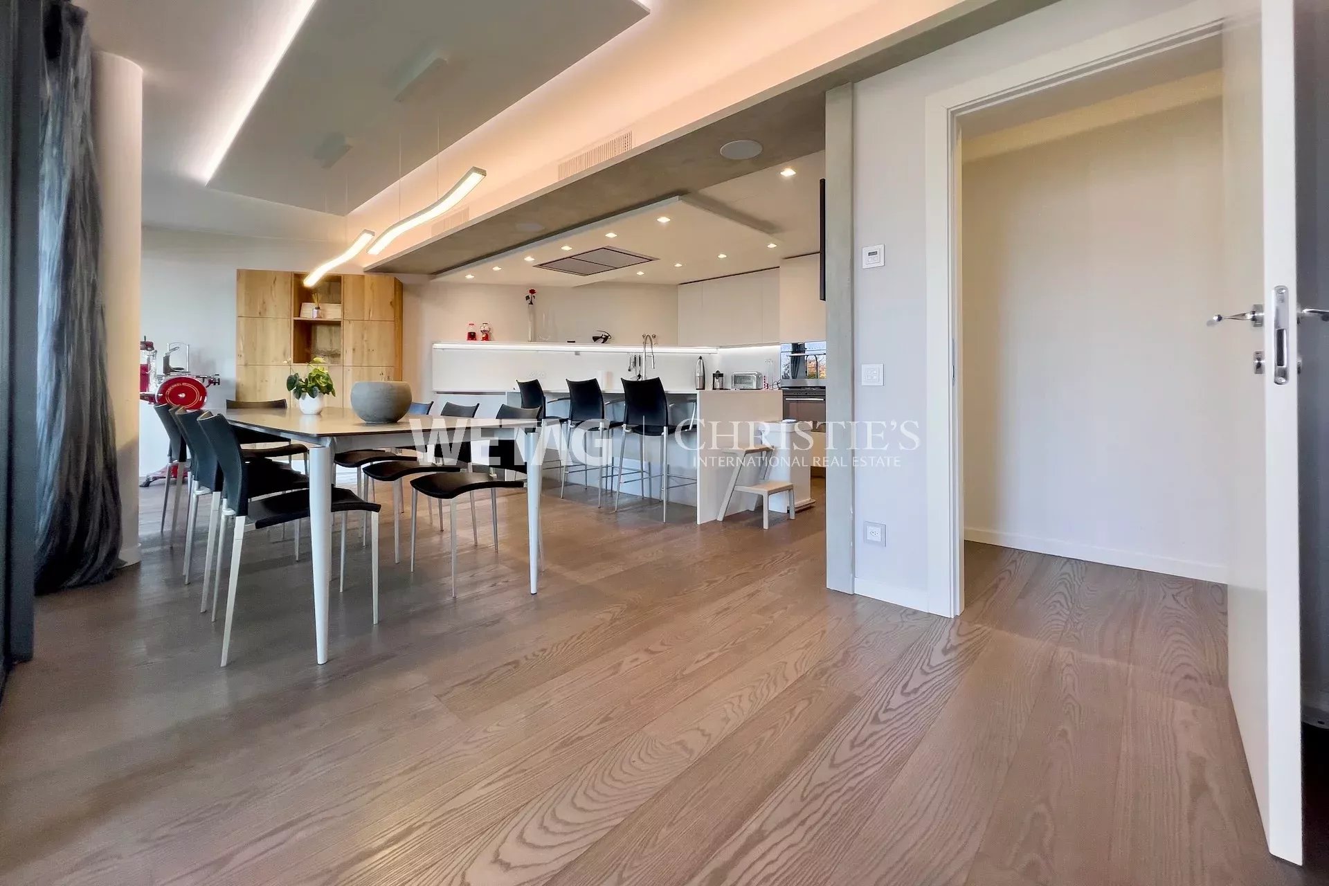 5 Bedroom Apartment/Flat's Image 3