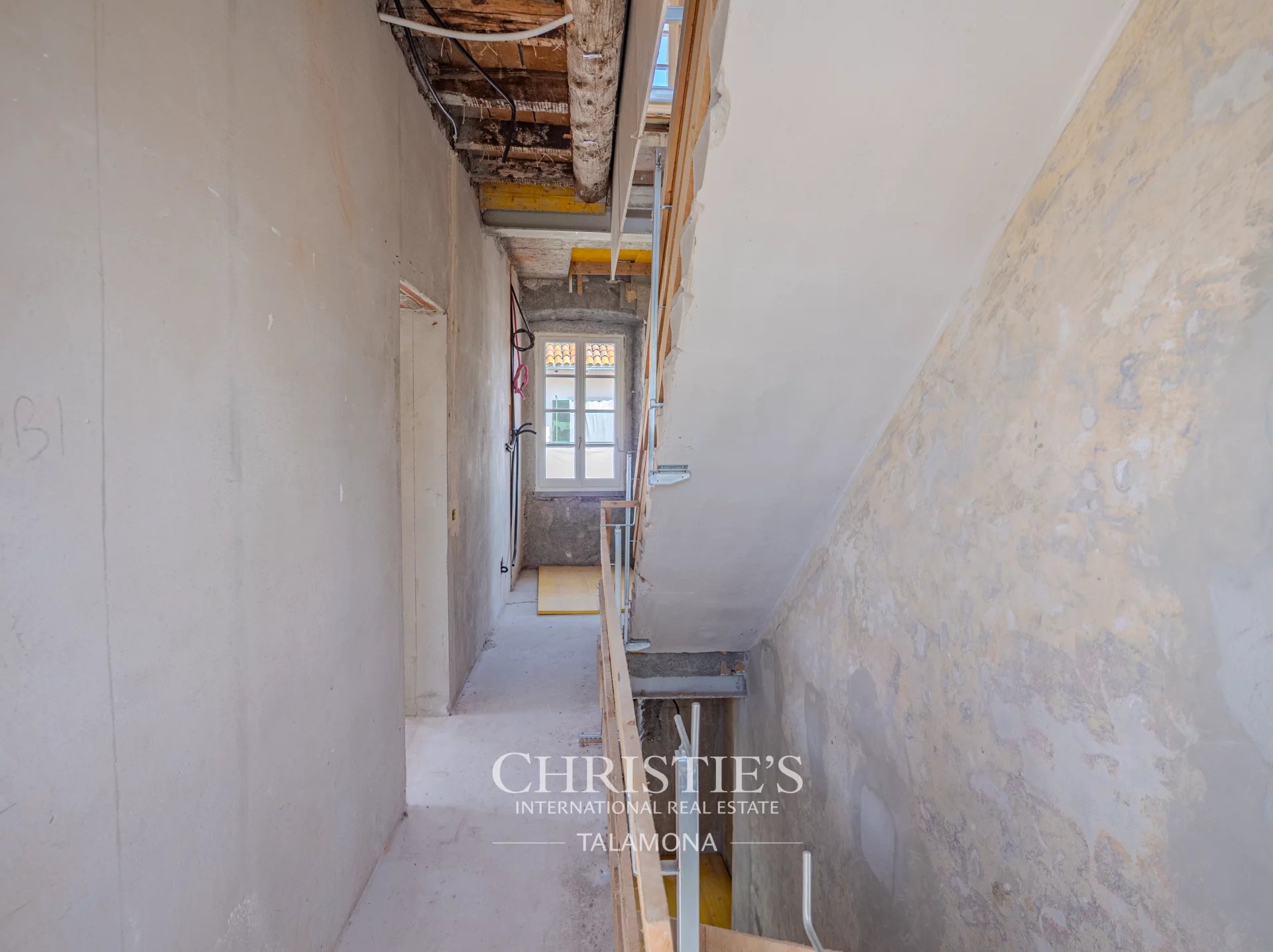 7 Bedroom Villa/Townhouse's Image 19