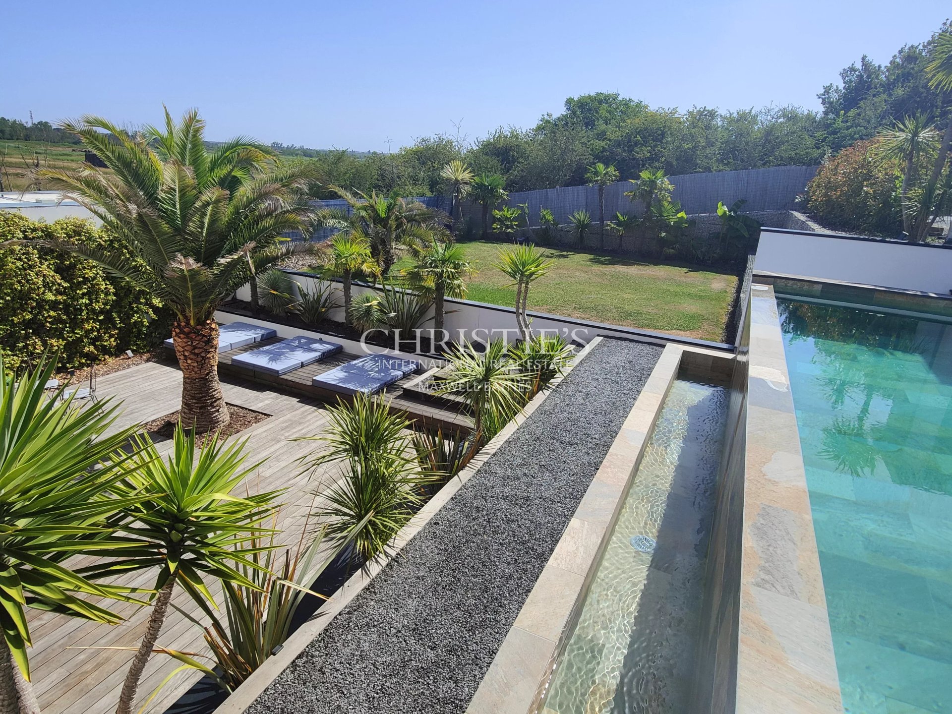 5 Bedroom Villa/Townhouse's Image 3