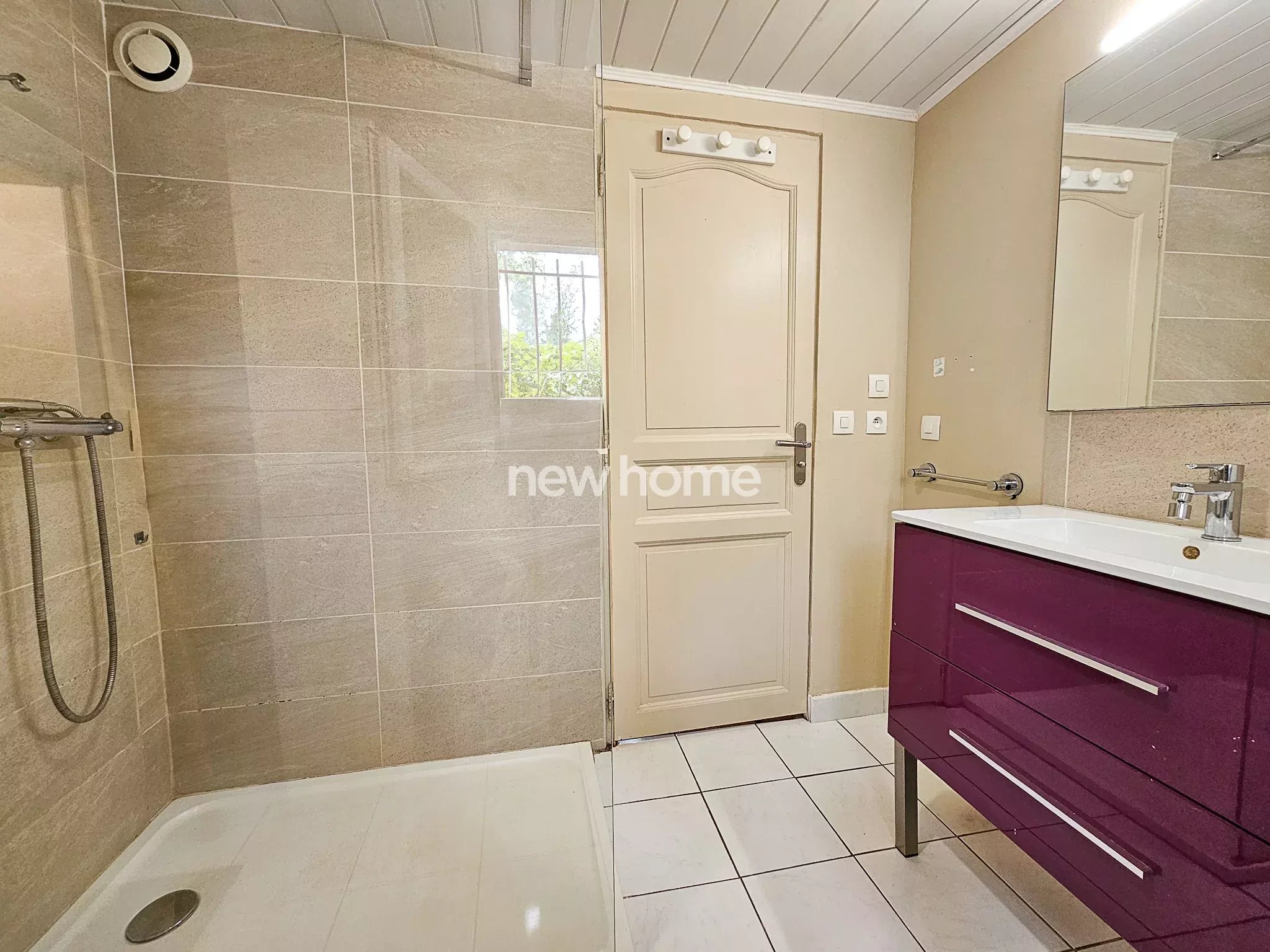 Charme authentique entre Lorgues et Draguignan : bastidon rénové avec jardin arboré et piscine