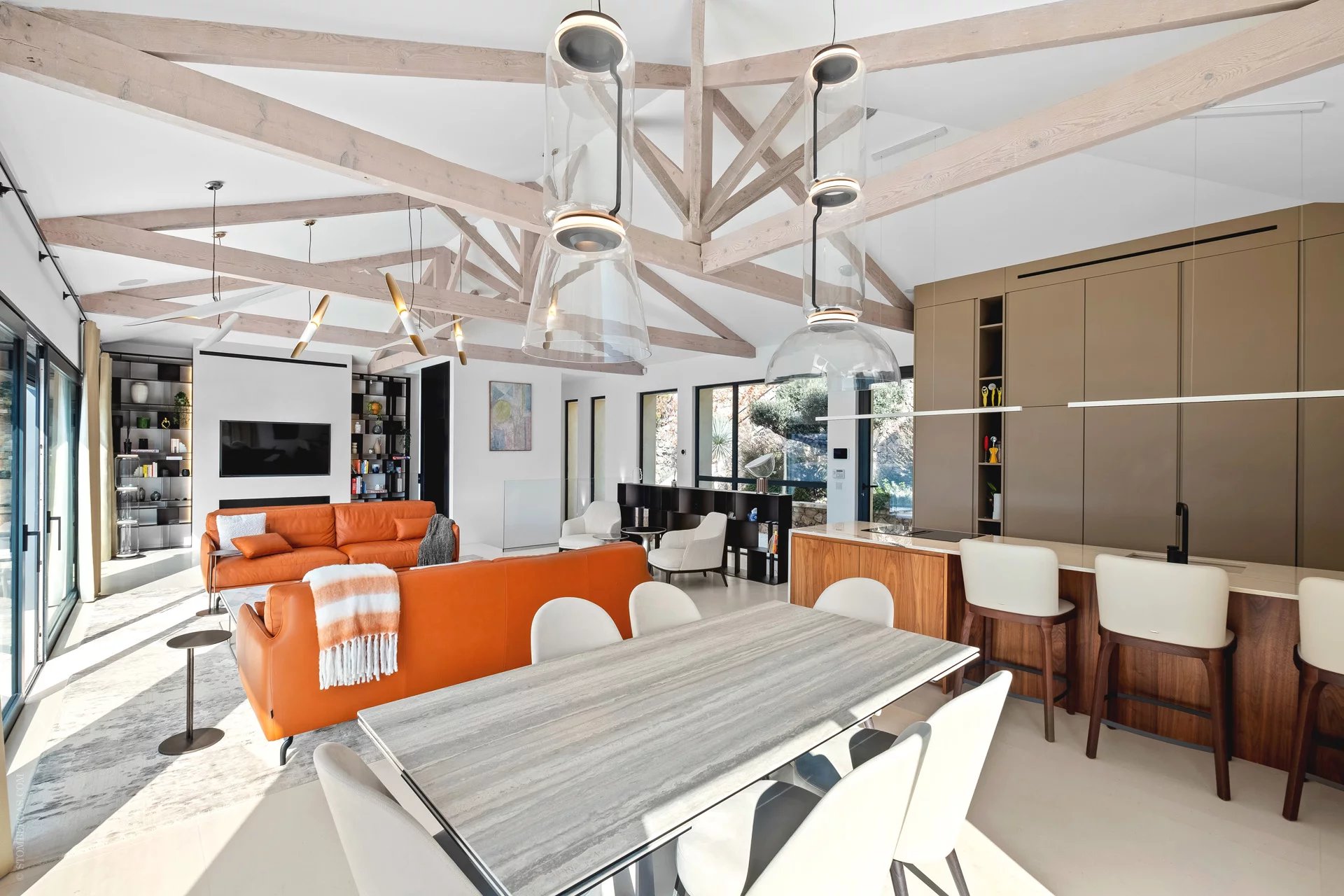 Design de bon goût avec vue panoramique sur la baie de Villefranche