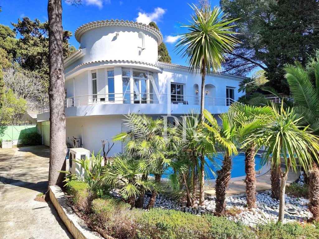 Villa for sale in Cannes — Charming villa- City center