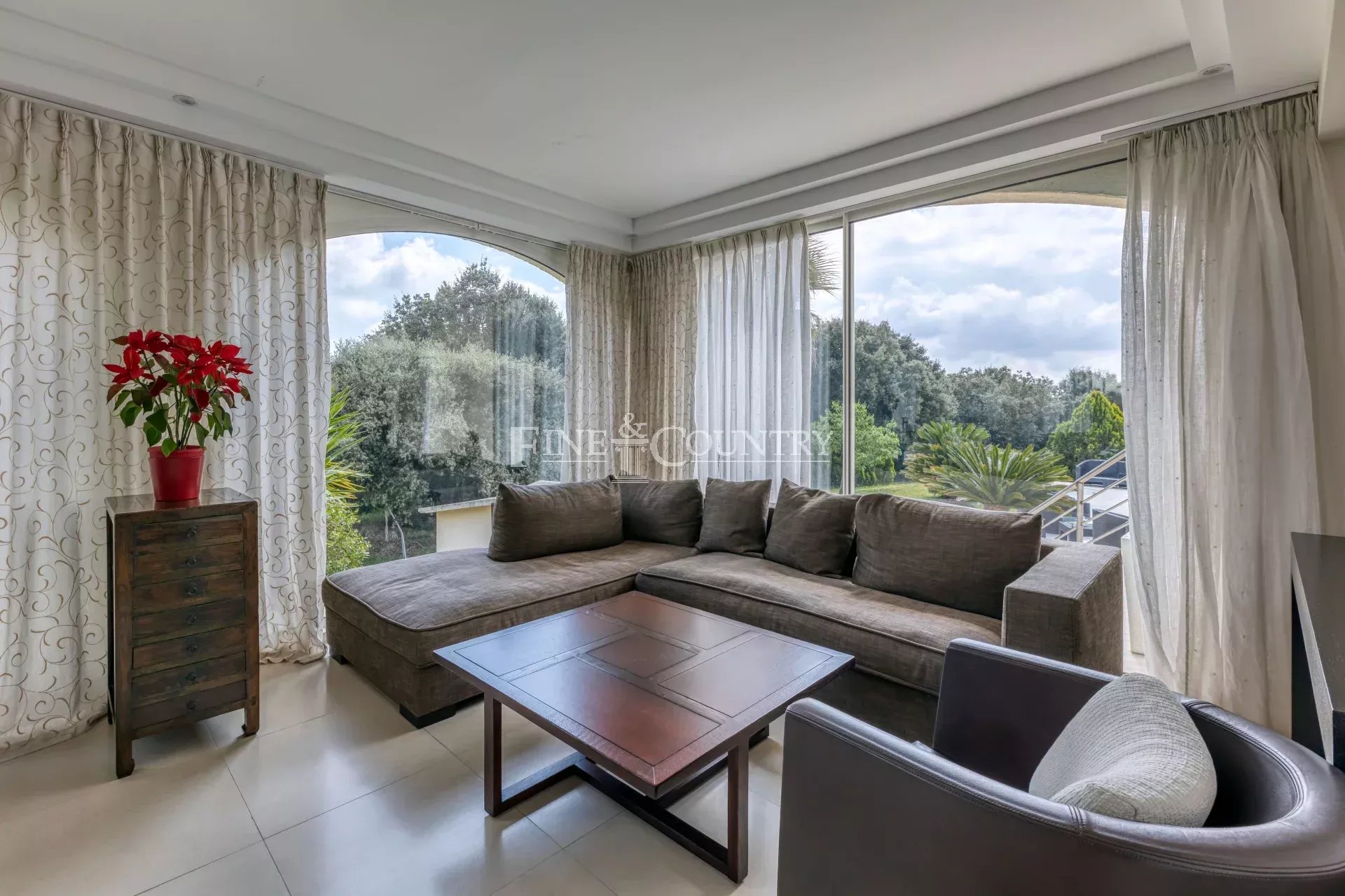 Photo of for sale property in Valbonne with tennis and hélipad