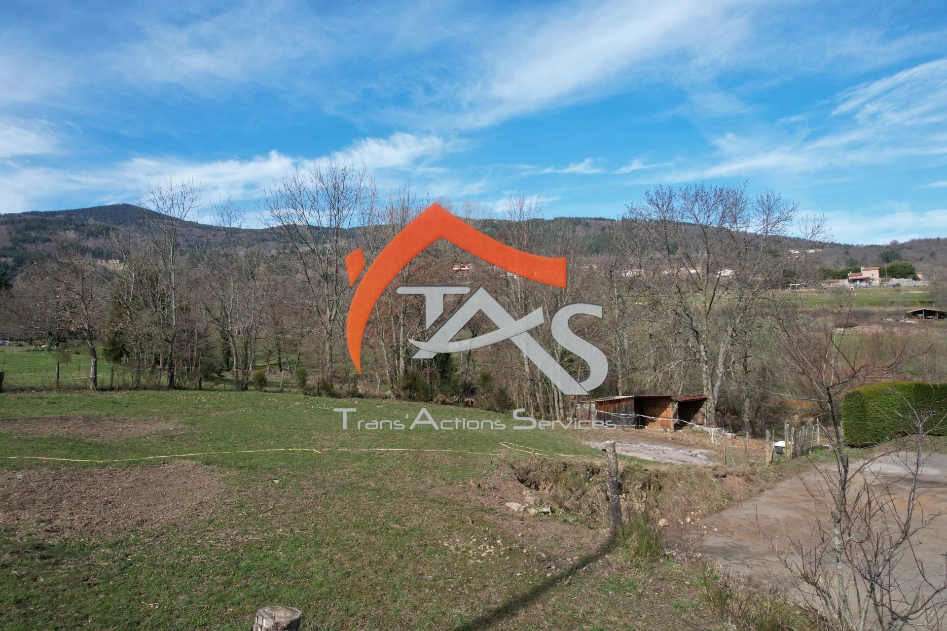Parcelle de terrain 1400 m² dont 890 m² en zone agricole - Photo 2