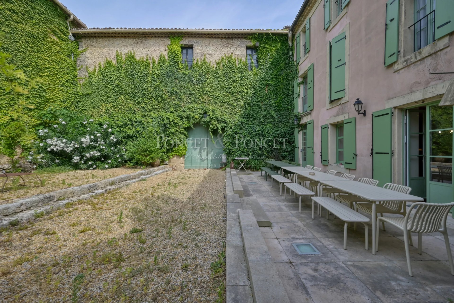 10 Bedroom Vineyard's Image 19