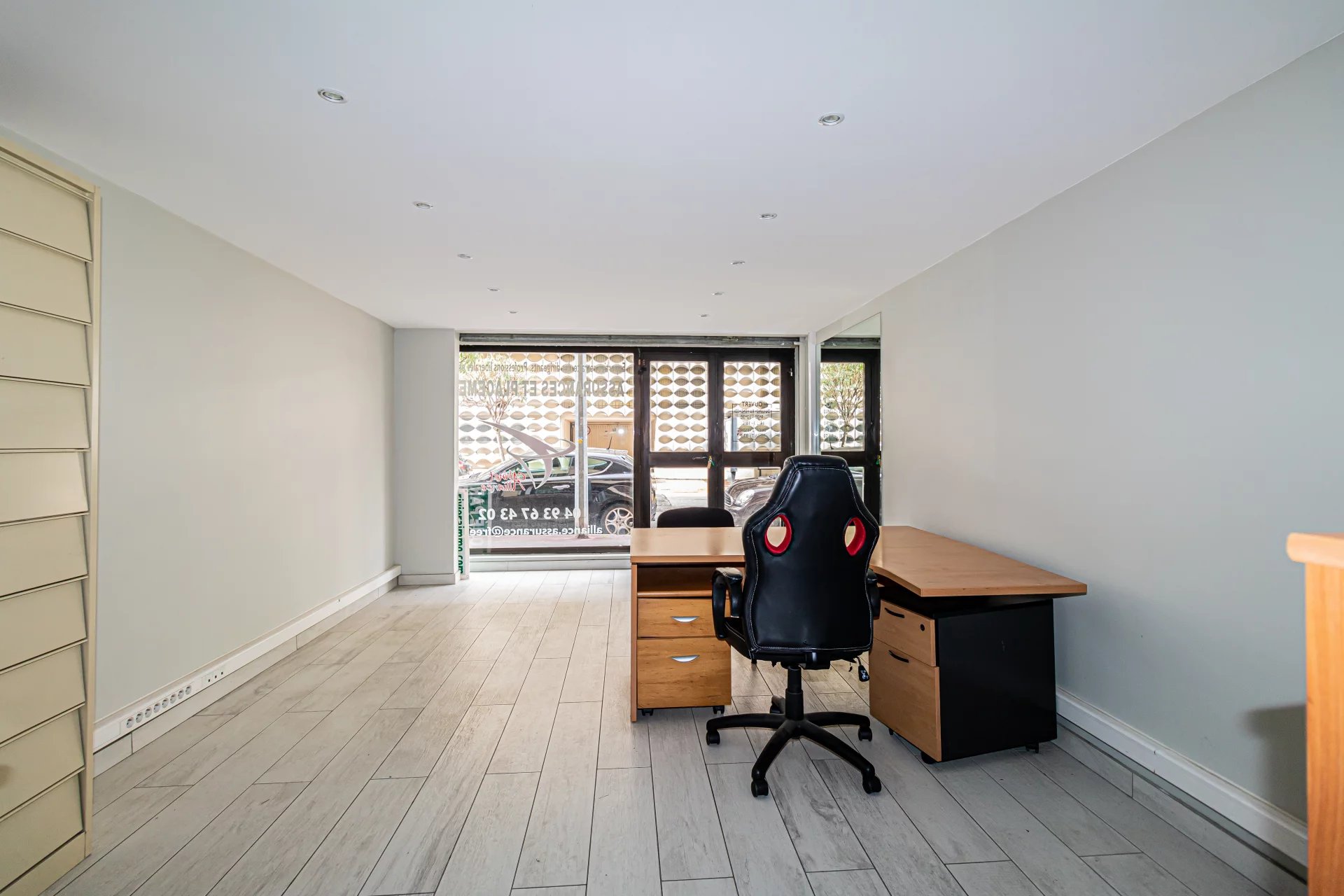 Juan les pins, bureau/local commercial à louer avec garage
