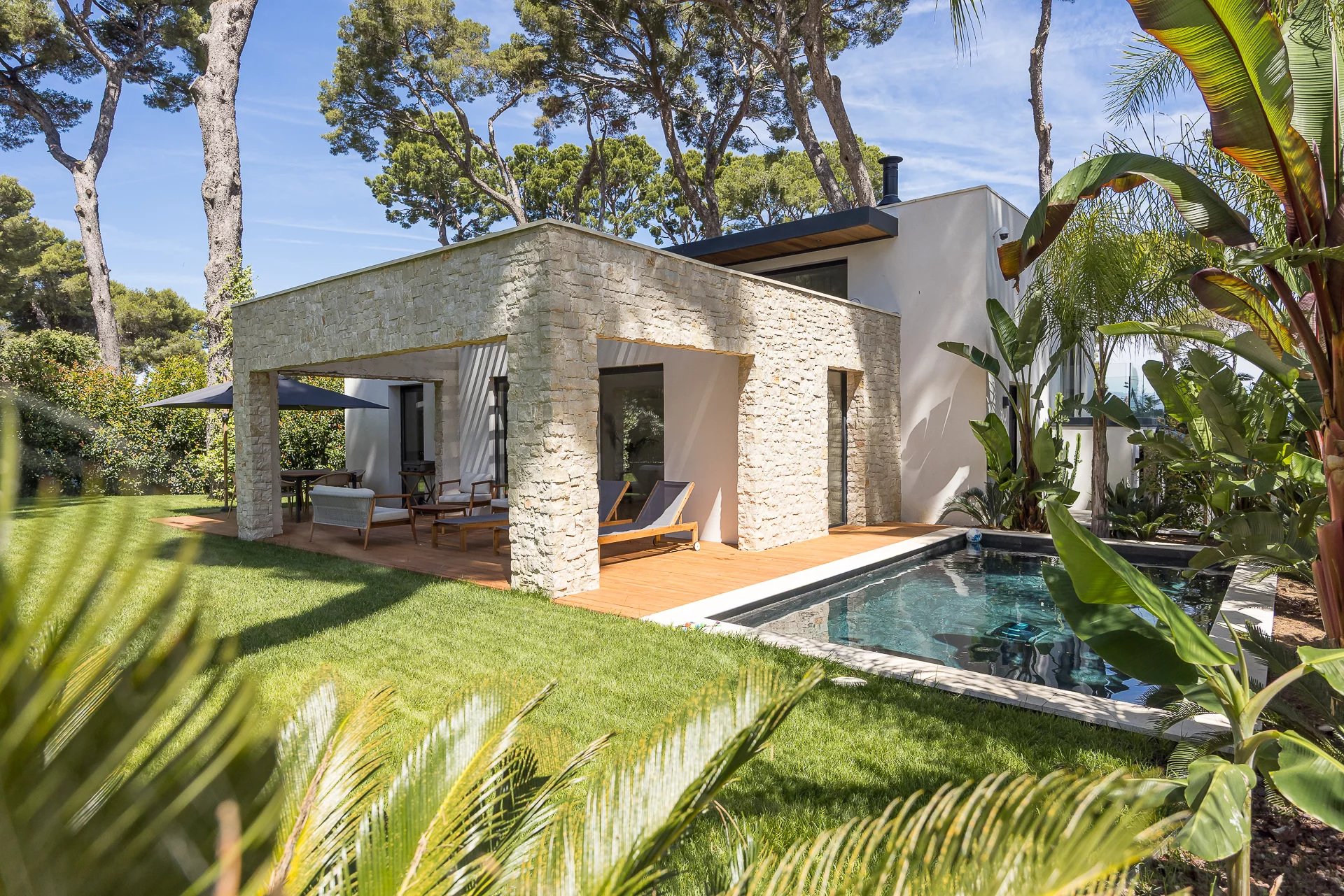 Villa contemporaine neuve au cœur du Cap d’Antibes, à deux pas des plages de la Garoupe