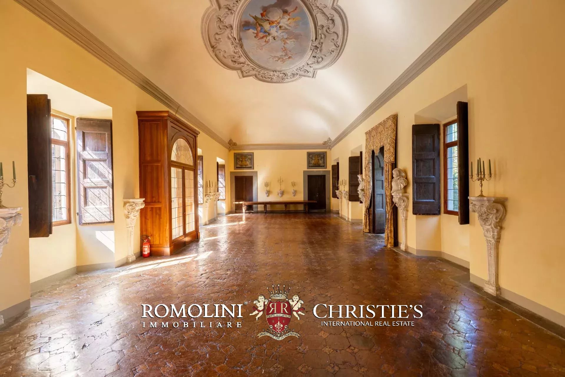 71 Bedroom Chateau's Image 43