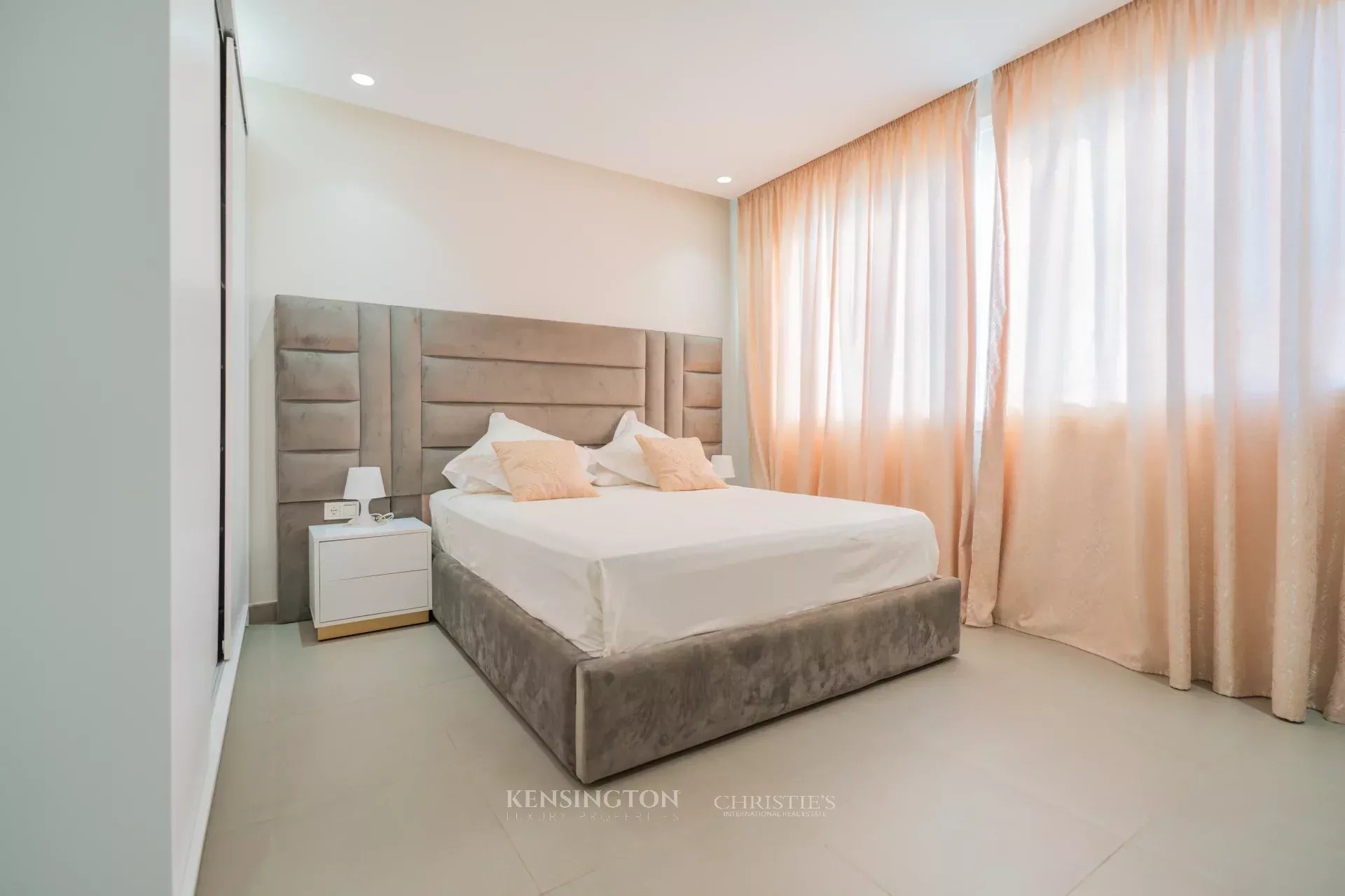 6 Bedroom Villa/Townhouse's Image 19