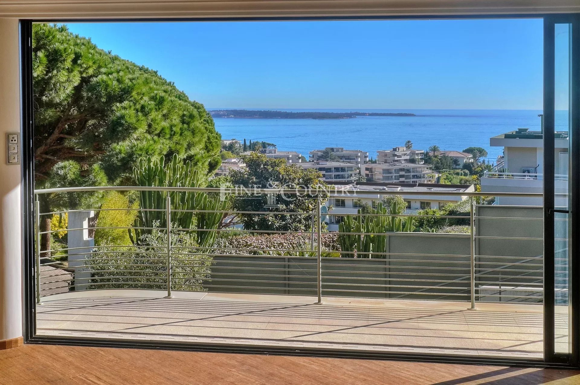 Photo of Villa for sale in Cannes with sea view