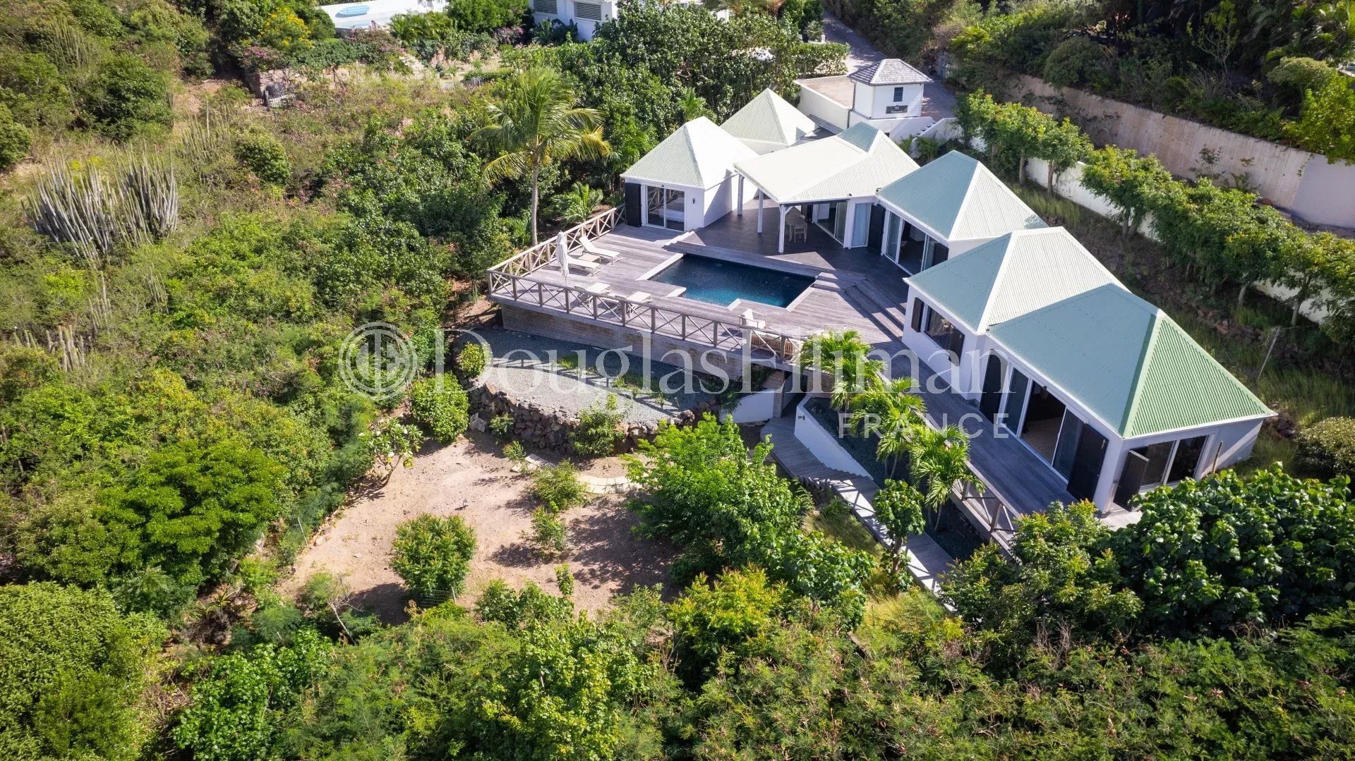SAINT-BARTH – Property in Petit Cul de Sac with sea view - Picture n°2