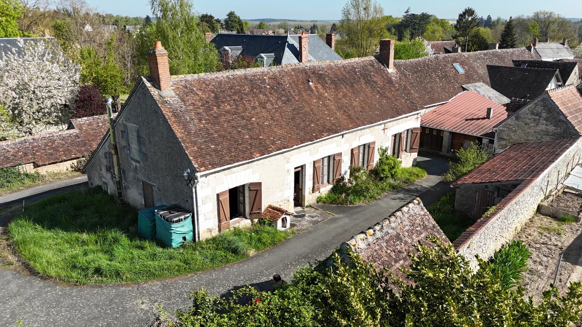 Longère à rénover avec sa grange et ses dépendances