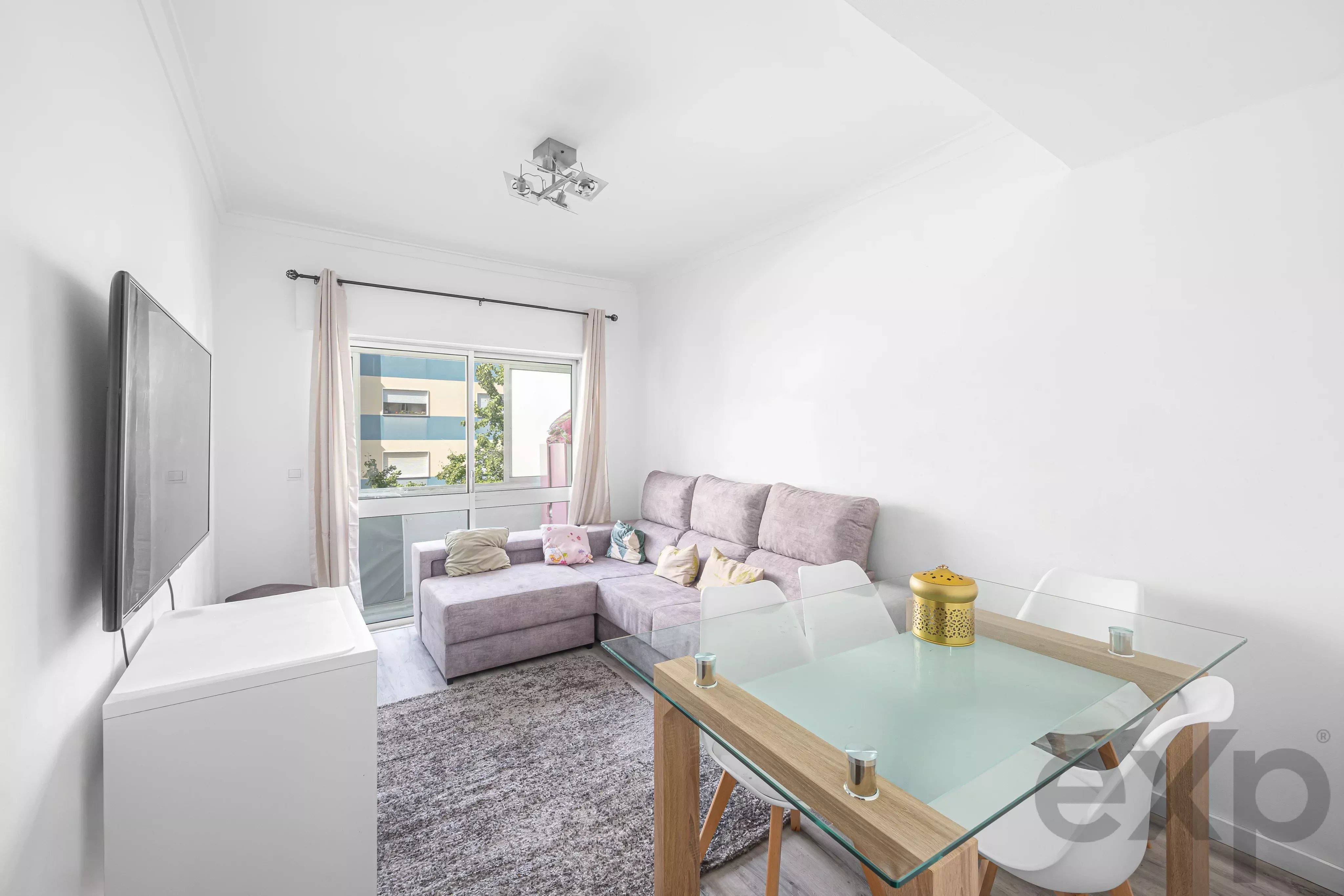 Excellent 2‑bedroom apartment in Cacém 87088575 image 1